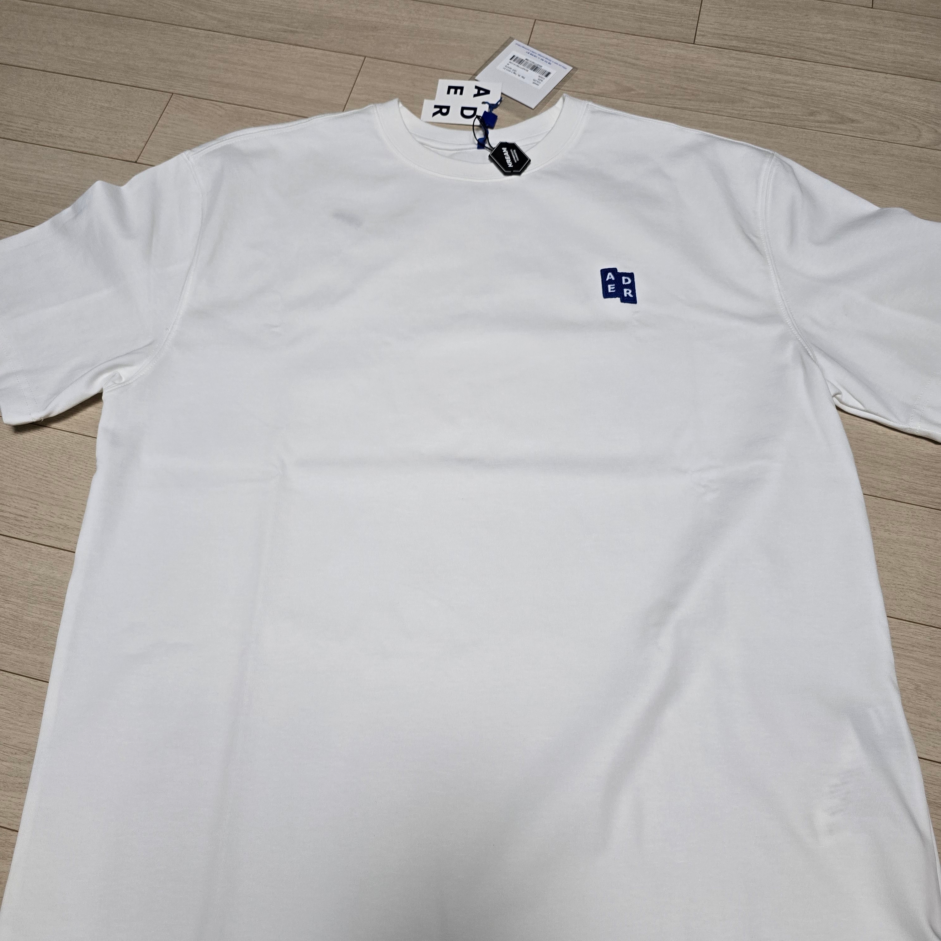 Ader Error Sig; TRS/BL Tag T-Shirt 01 Off White 착용 스타일 - 1