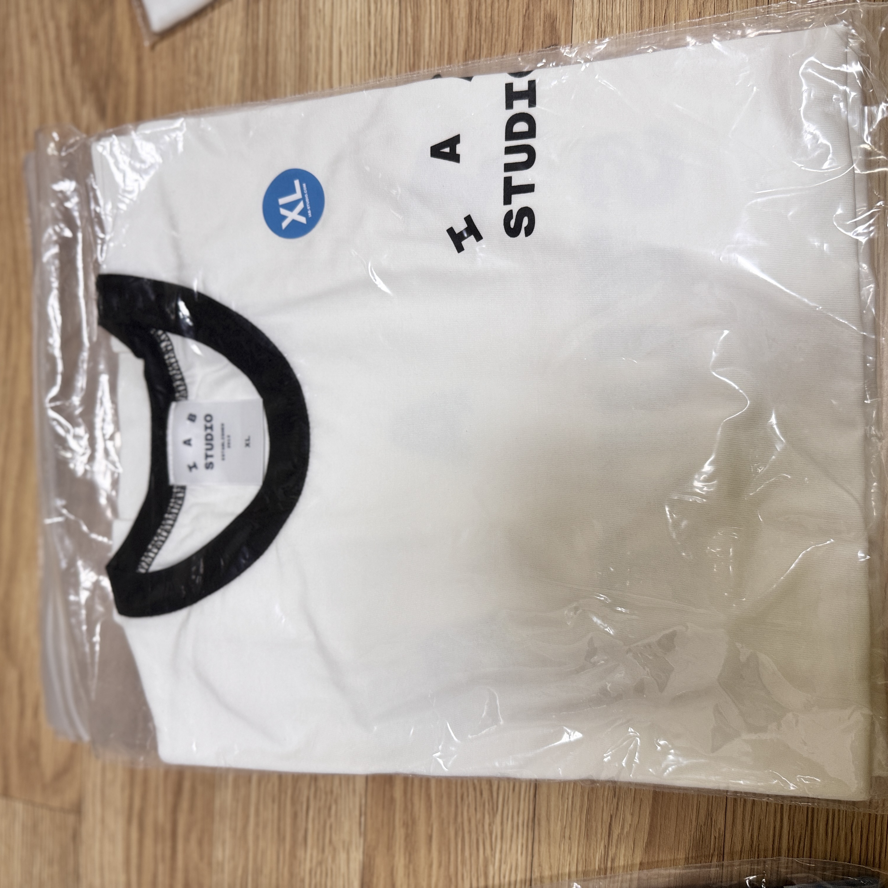 IAB Studio Established T-Shirt White Black 착용 스타일