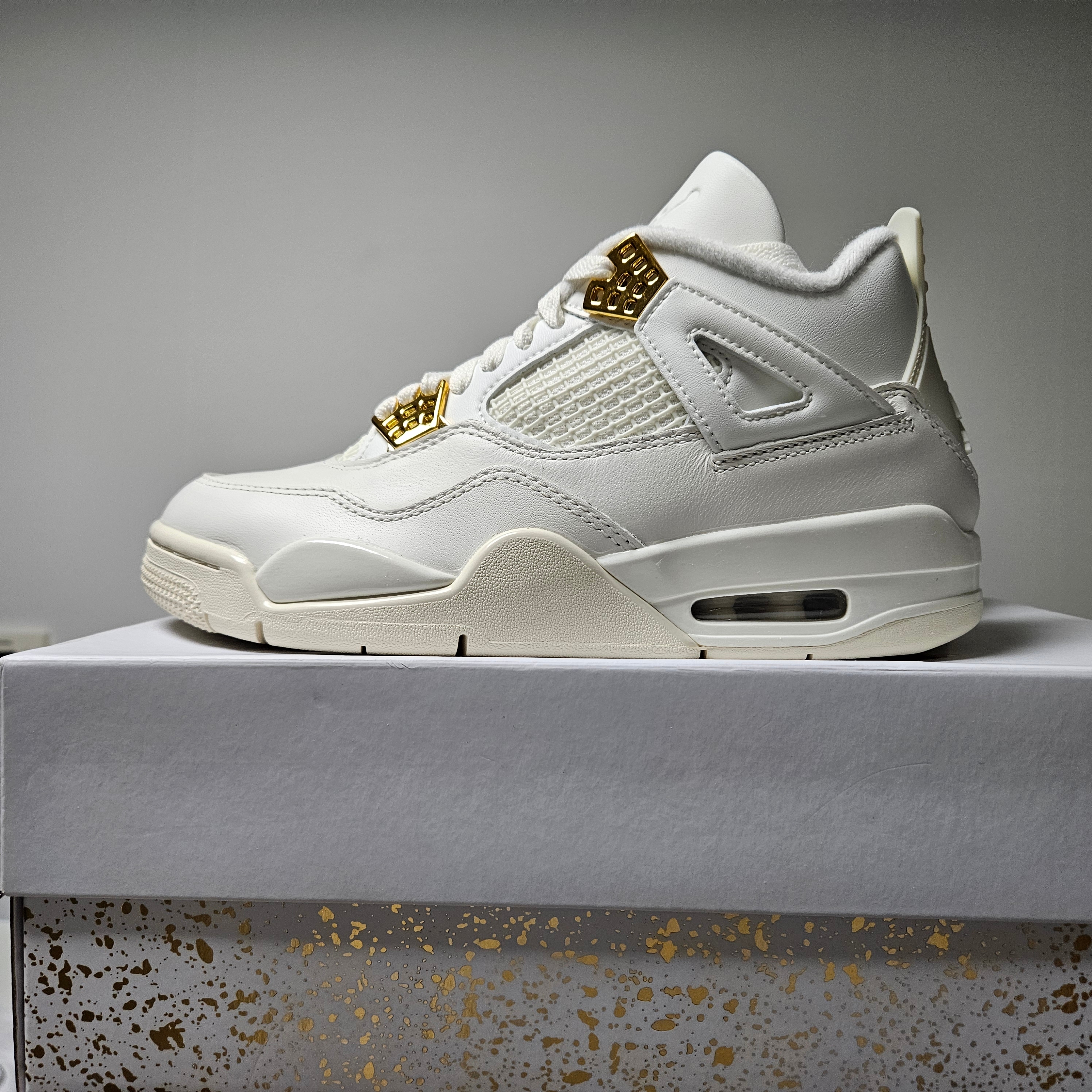 (W) Jordan 4 Retro Metallic Gold 착용 스타일