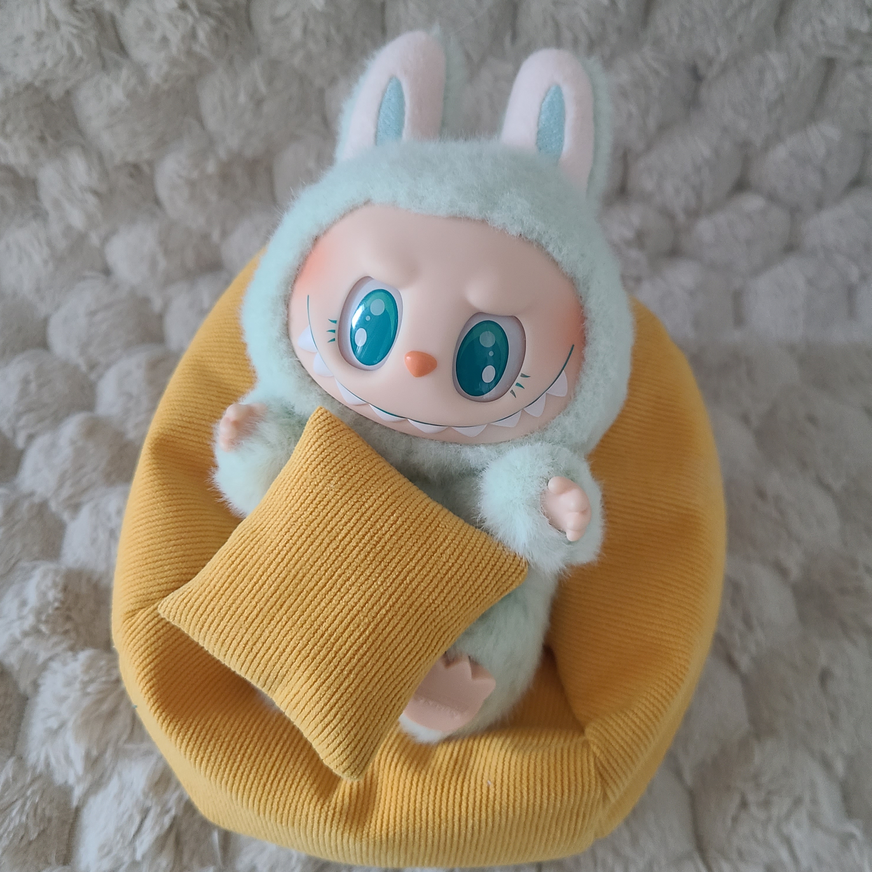 Pop Mart Labubu Let's Play Together Doll Series Ququ Keyring (Opened Case) 착용 스타일