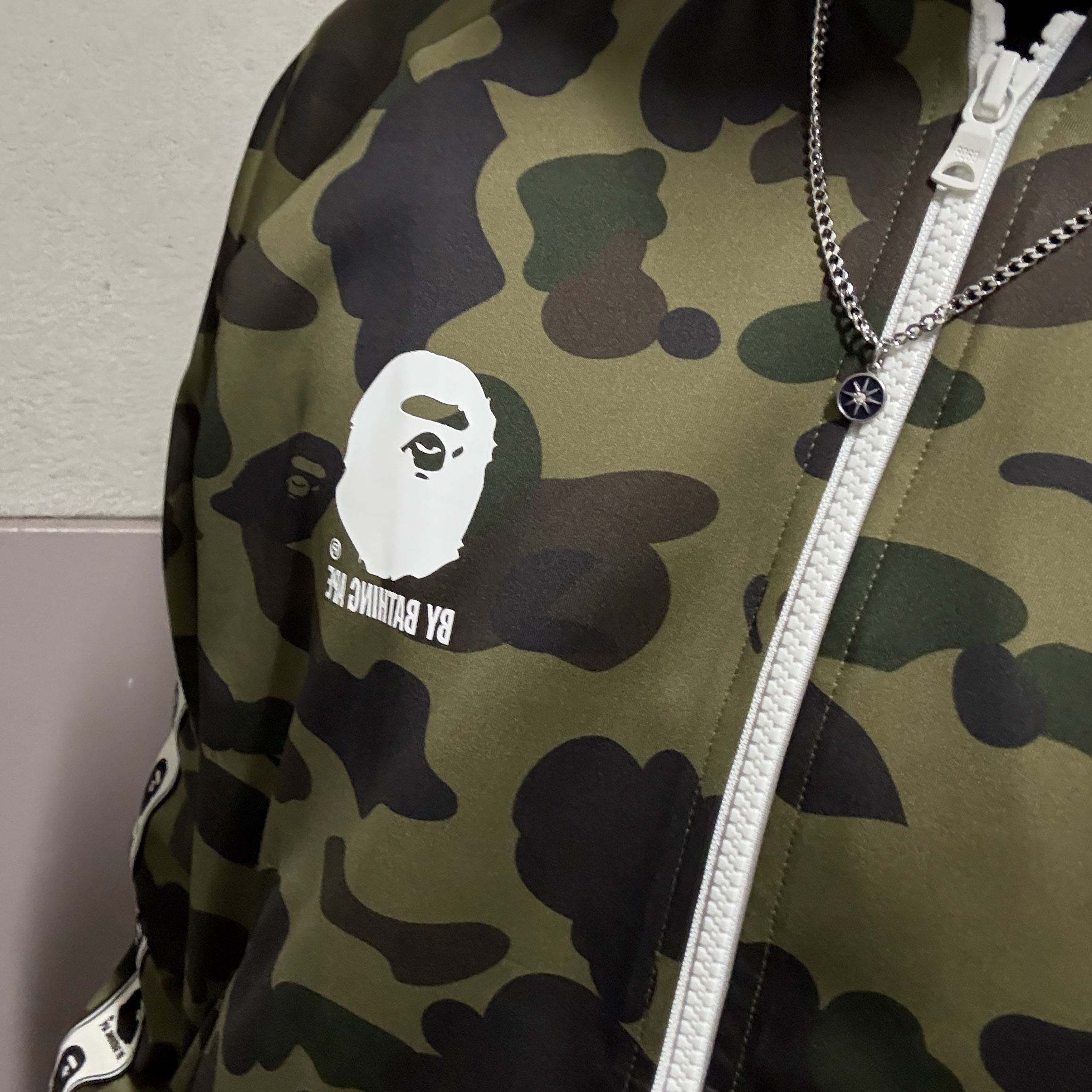 BAPE 1st Camo Relaxed Fit Track Jacket Green 착용 스타일