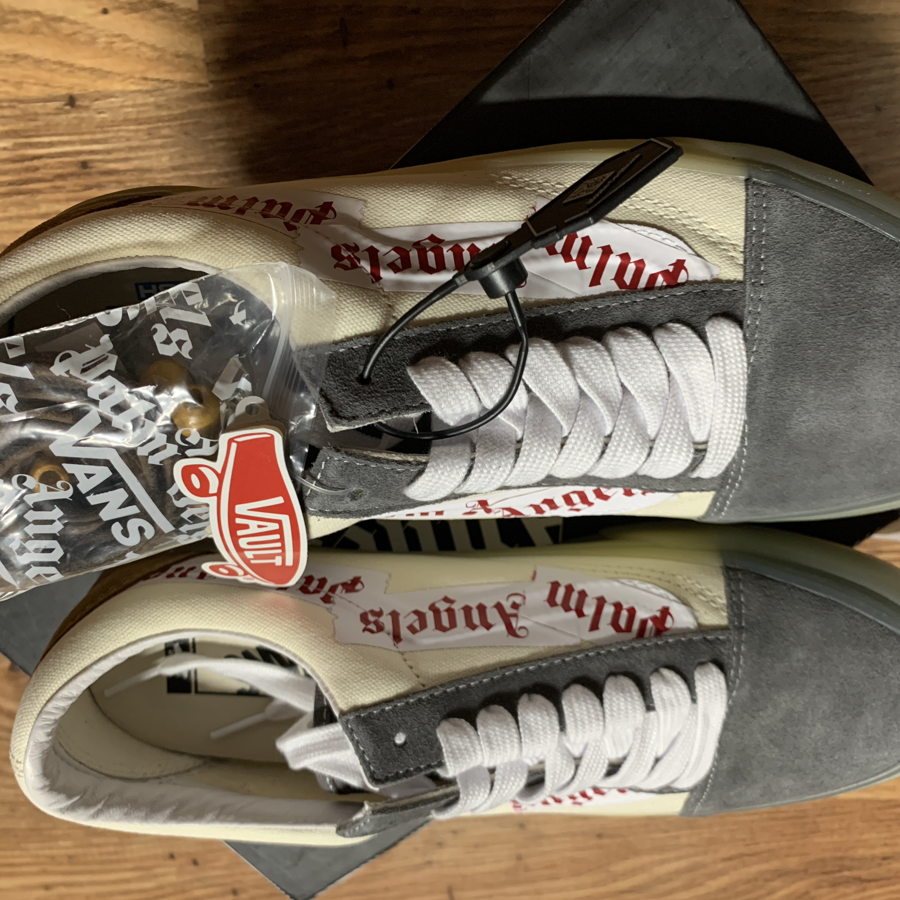 Vans Vault x Palm Angels Old Skool VLT LX Pewter 착용 스타일