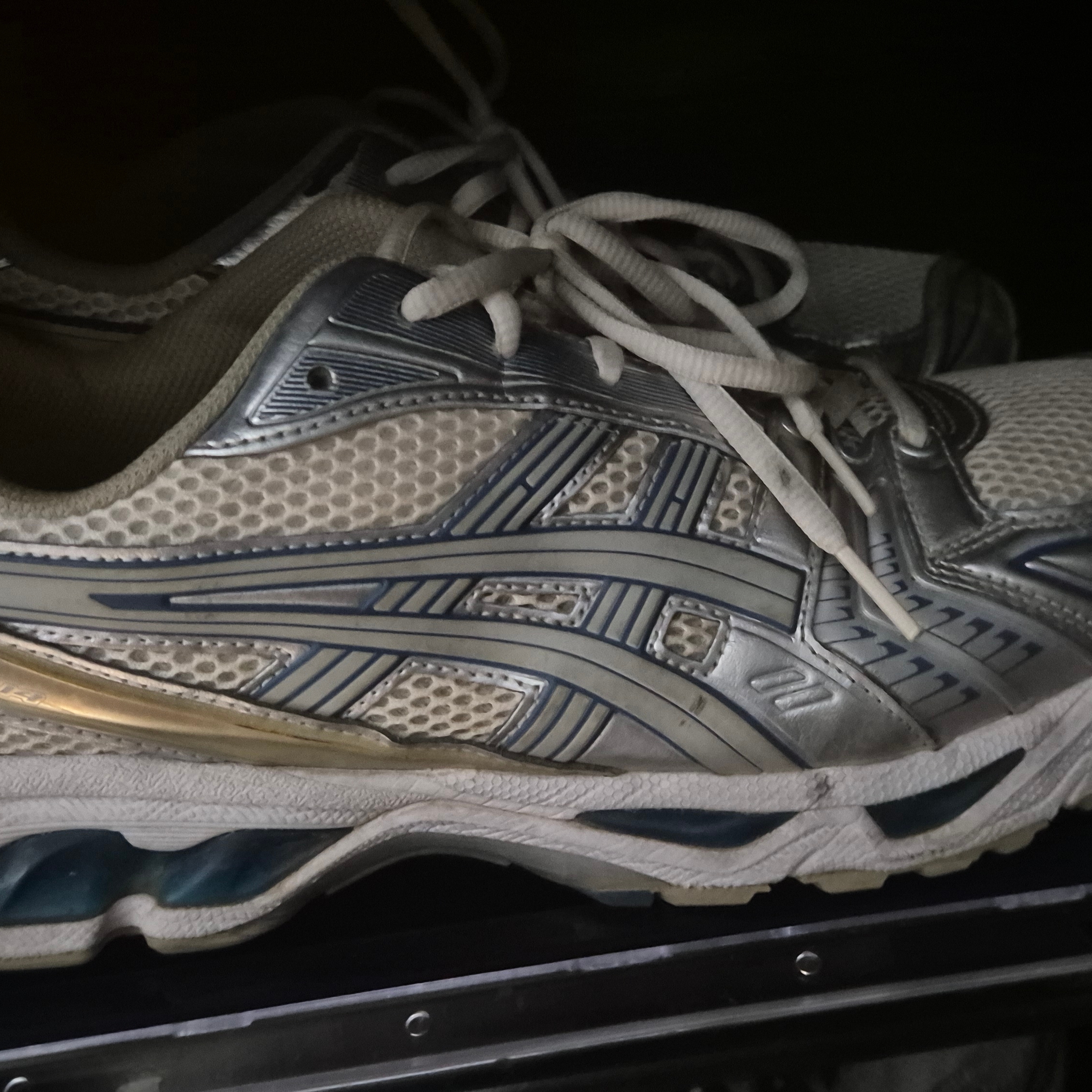 Asics Gel-Kayano 14 Cream Pure Silver 착용 스타일
