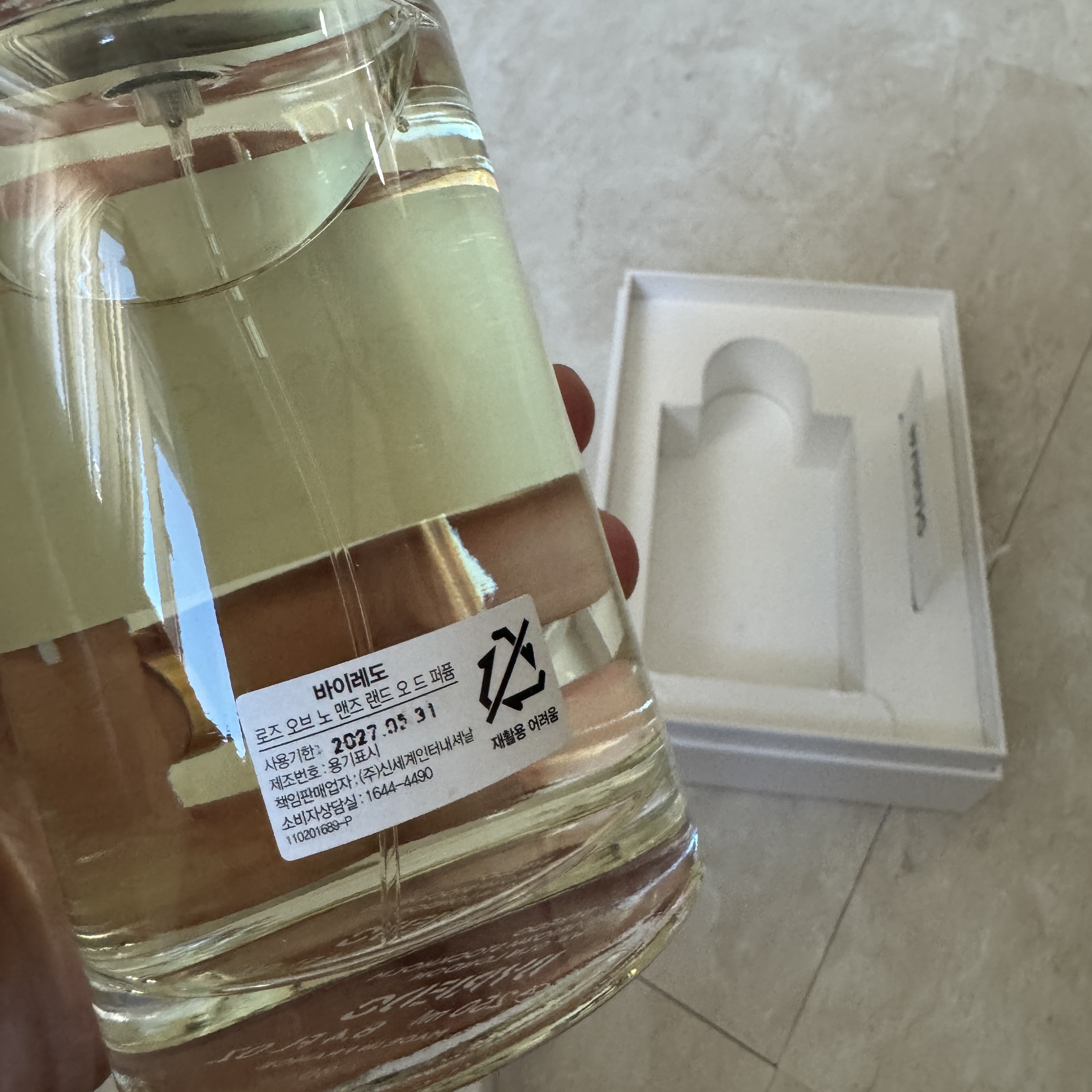 Byredo Rose of No Man's Land Eau De Parfum 250ml 착용 스타일 - 9