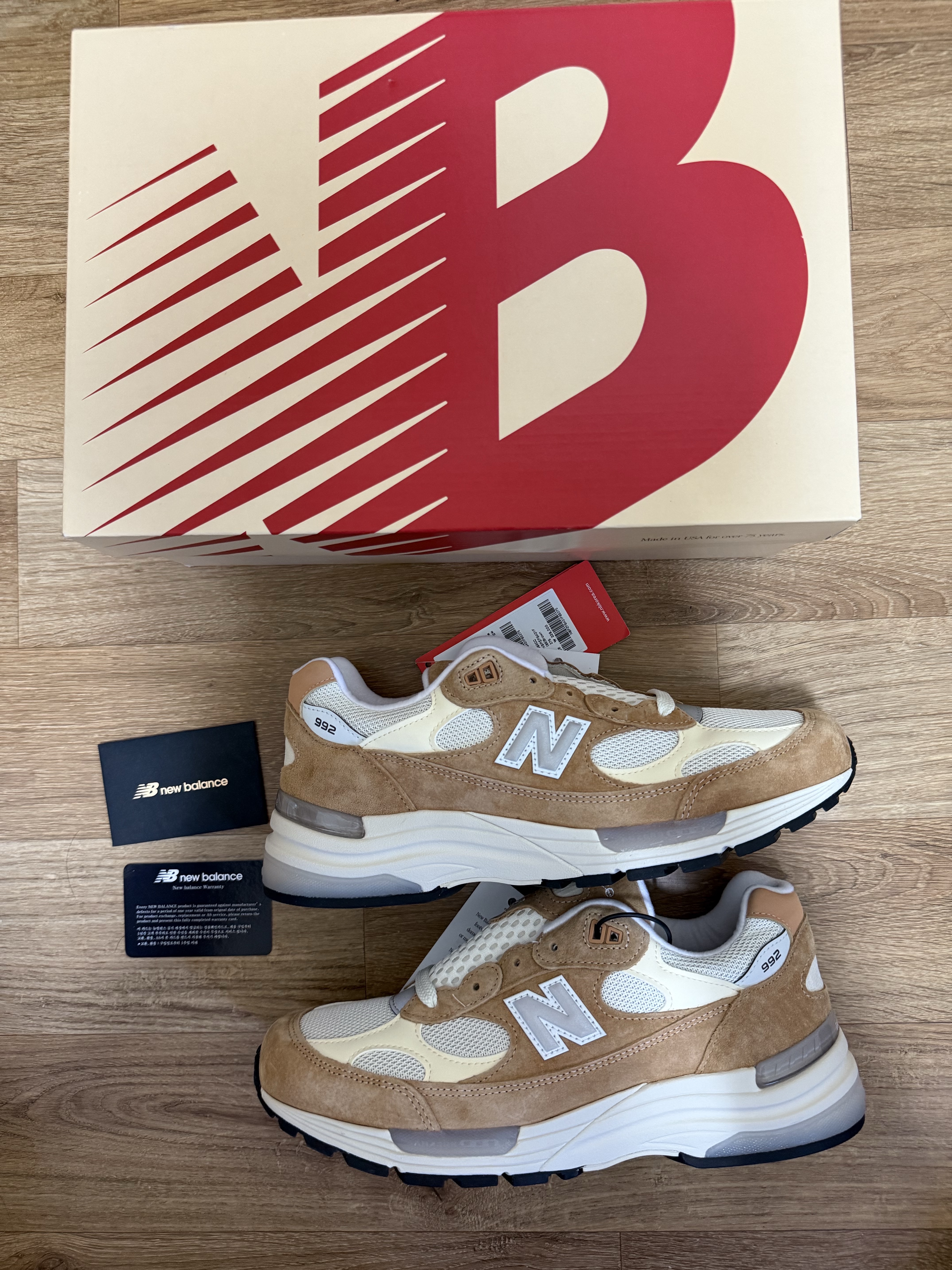 New Balance 992 Made in USA Sweet Caramel Calcium 착용 스타일 - 1