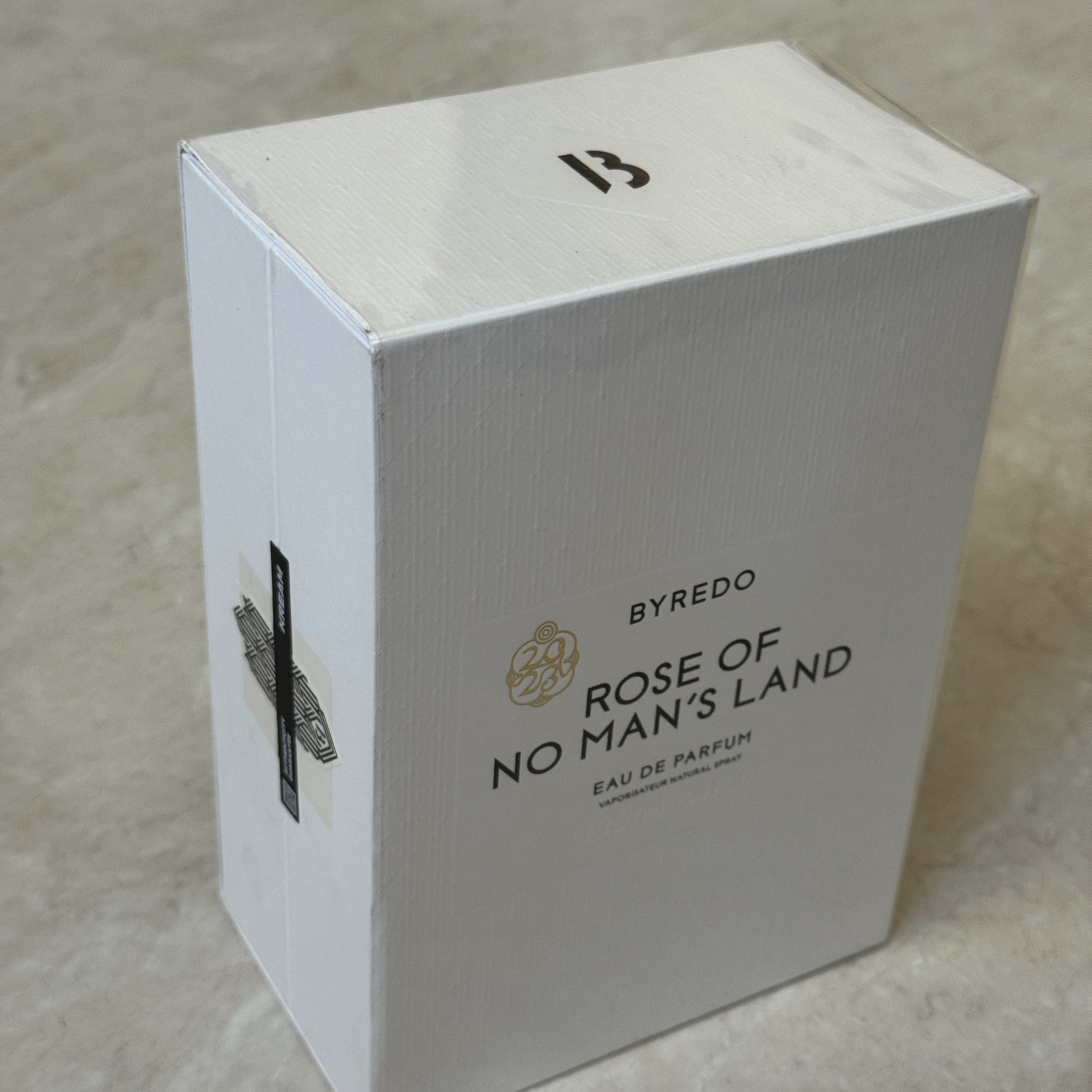 Byredo Rose of No Man's Land Eau De Parfum 250ml 착용 스타일 - 2