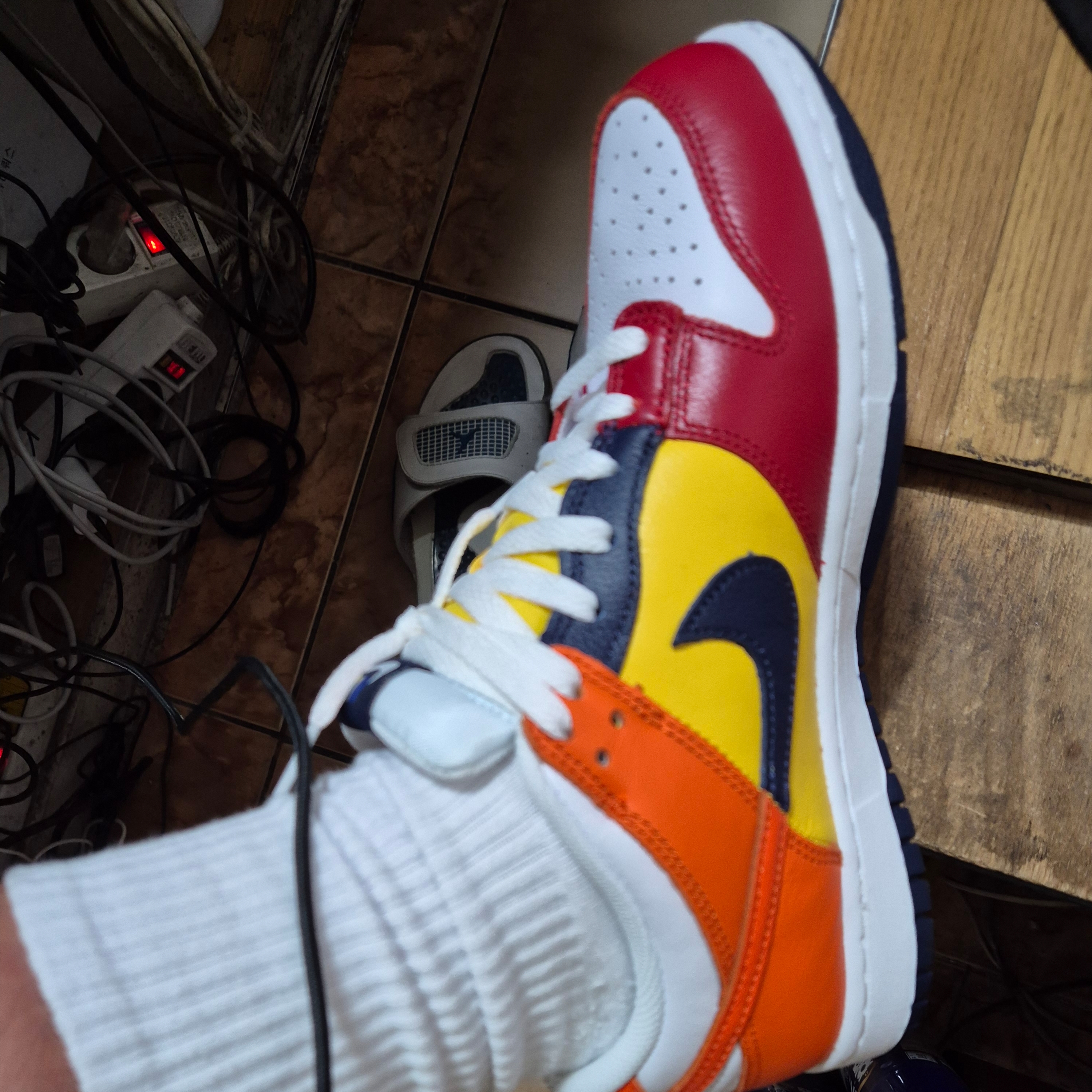 Nike Dunk Low QS Midnight Navy and Varsity Red 착용 스타일 - 1