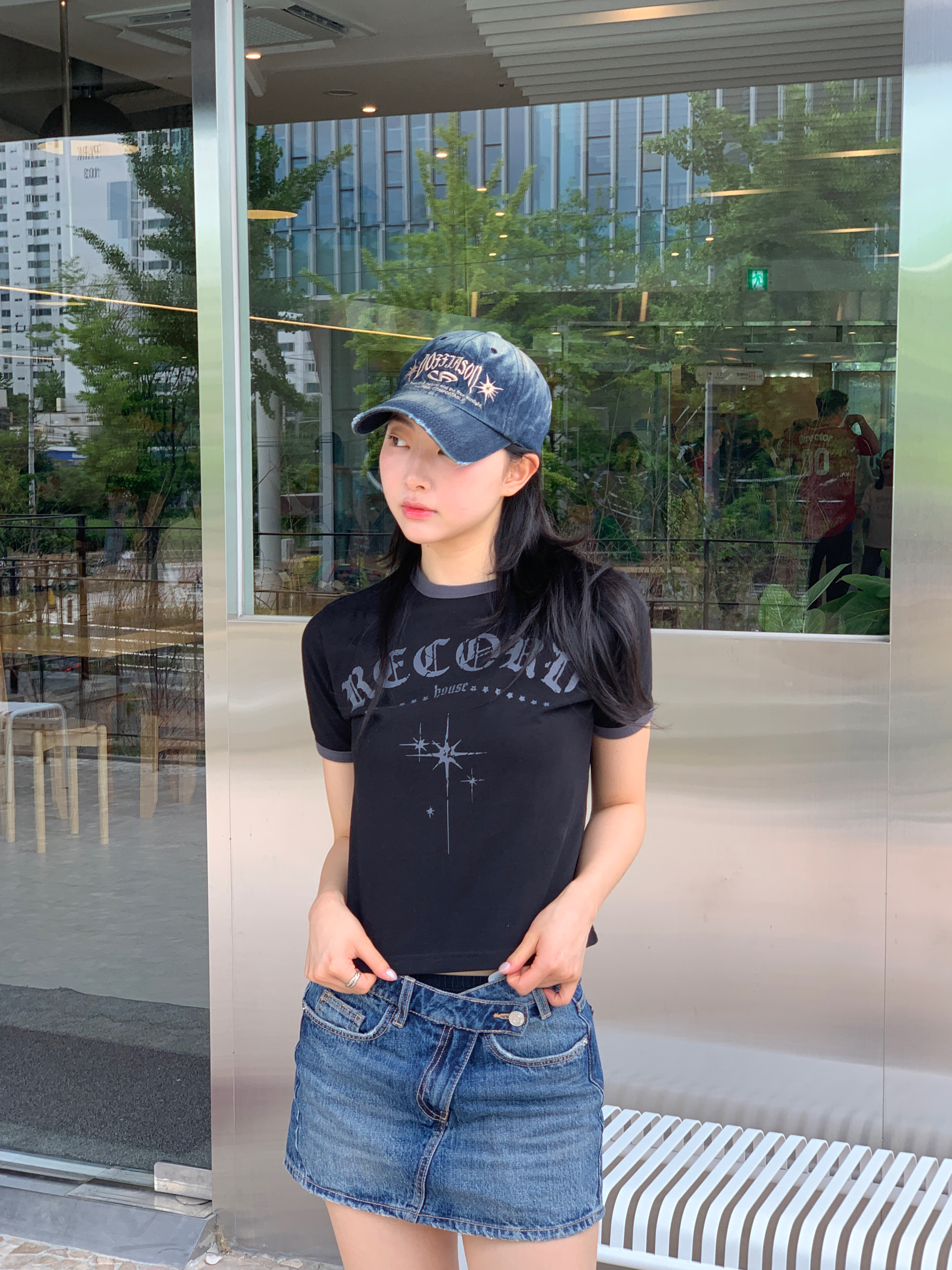 SLOW RECORD HOUSE Unisex RECORD Ringer Tee Black 착용 스타일 - 6