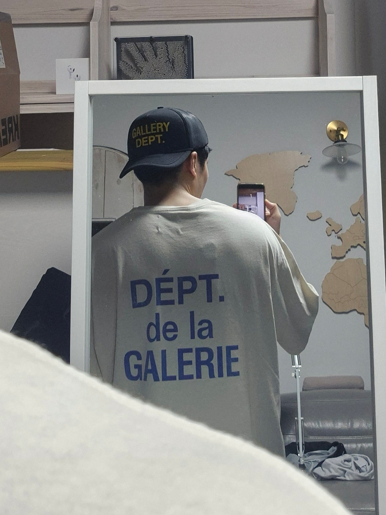 Gallery Dept. French T-Shirt Cream Blue, Loewe x On Running Cloudtilt All White 착용 스타일 - 2