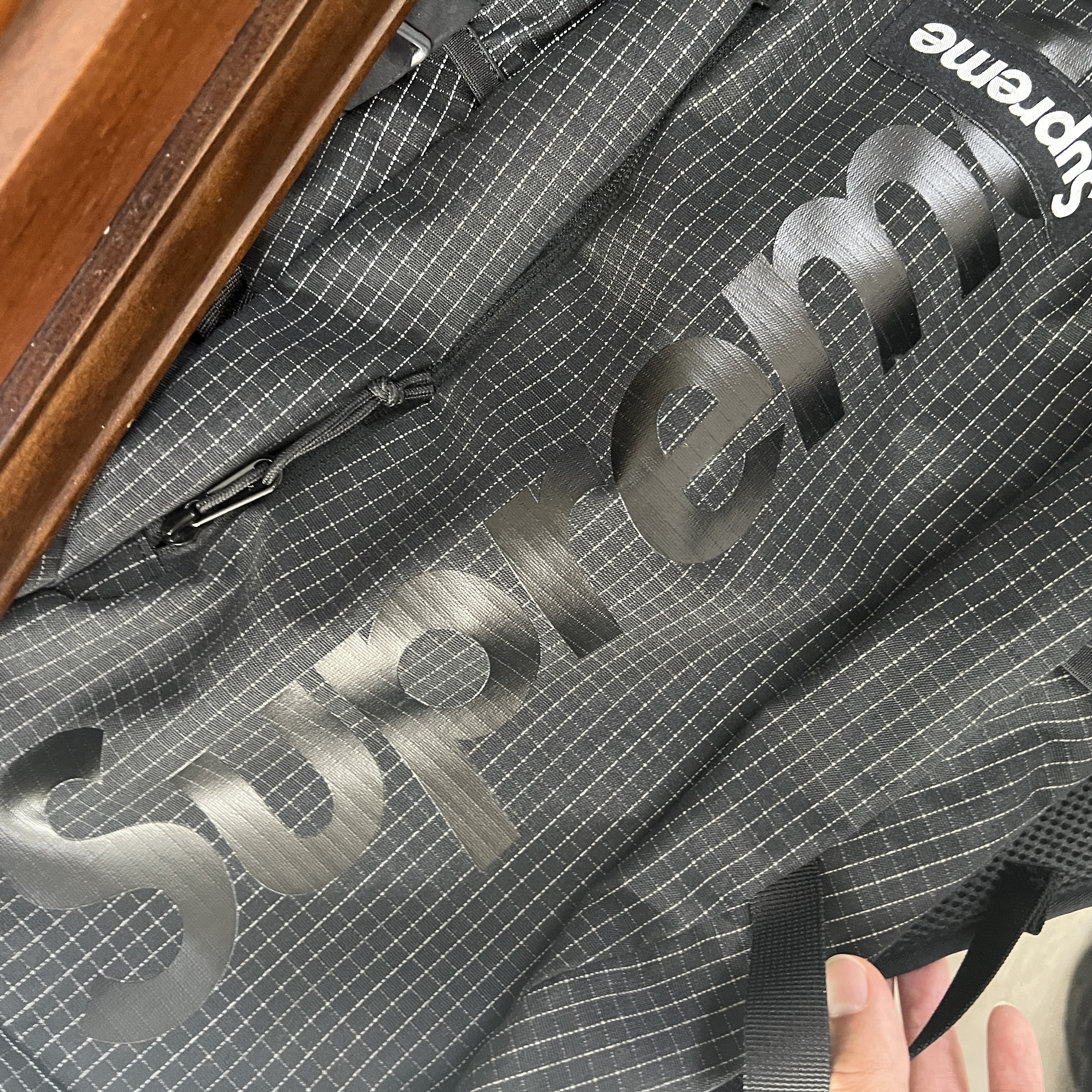 Supreme Backpack Black - 24SS 착용 스타일