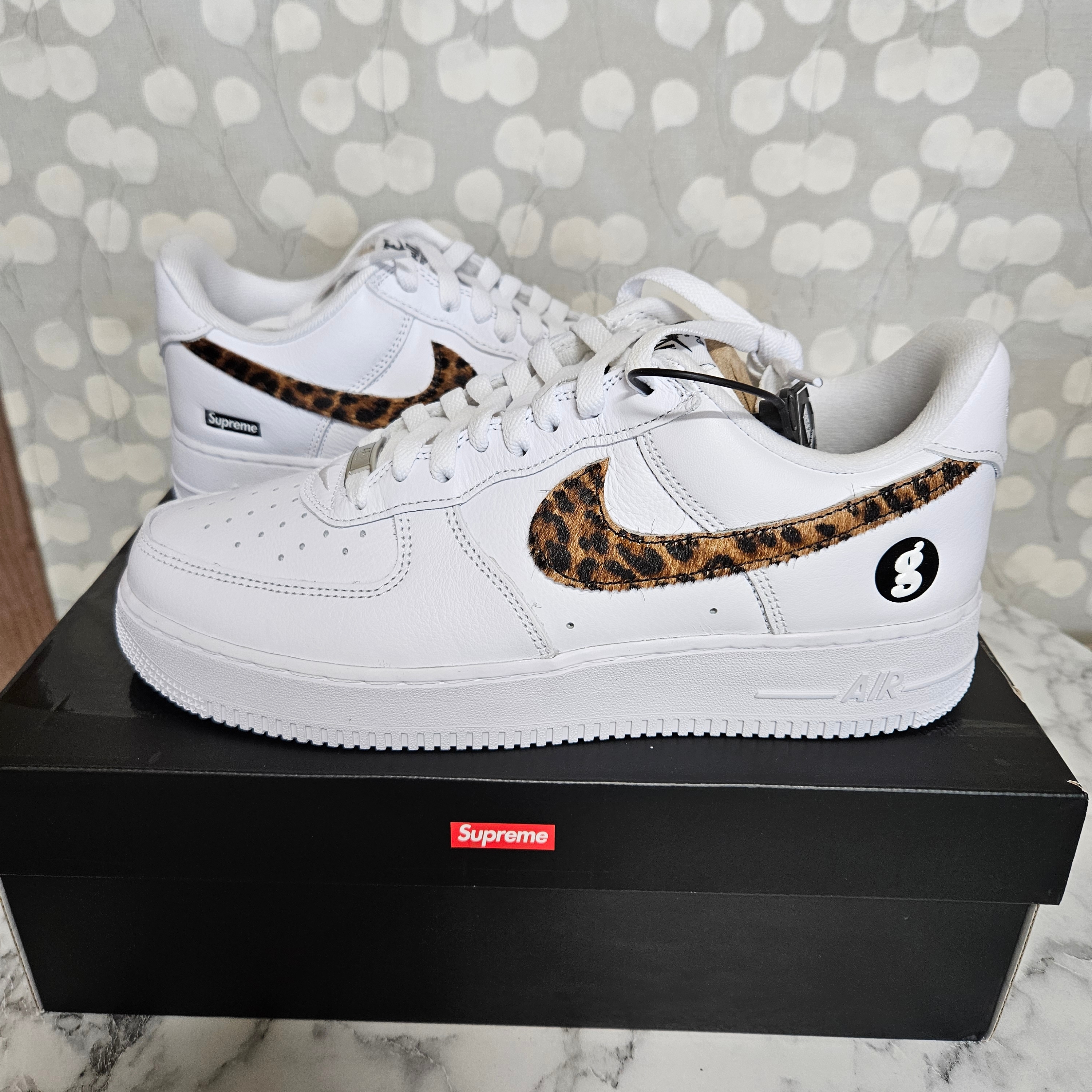 Nike x Supreme x GOODENOUGH Air Force 1 Low White - 25SS 착용 스타일 - 1