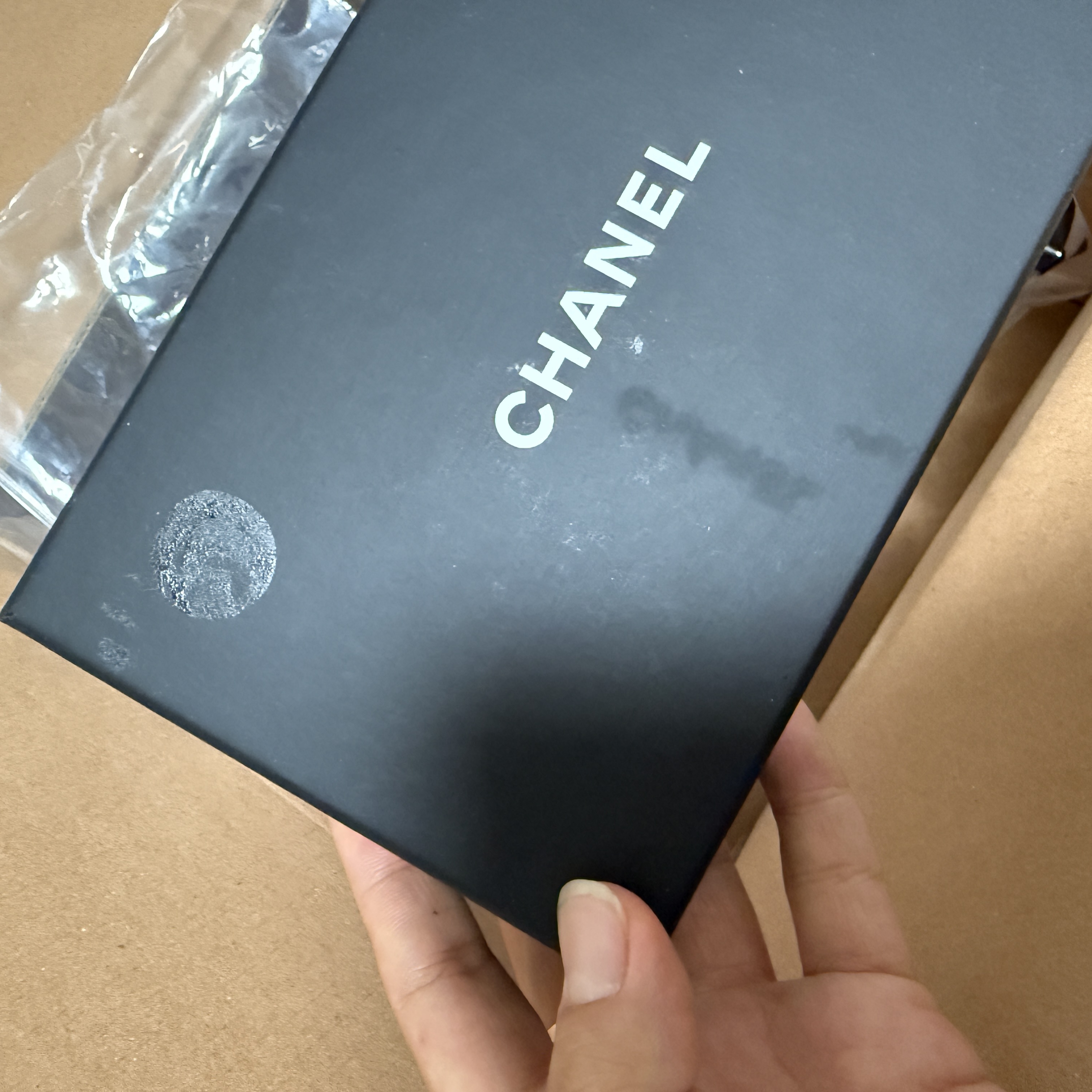 Chanel Classic Card Holder Grained Calfskin & Silver Black 착용 스타일 - 1