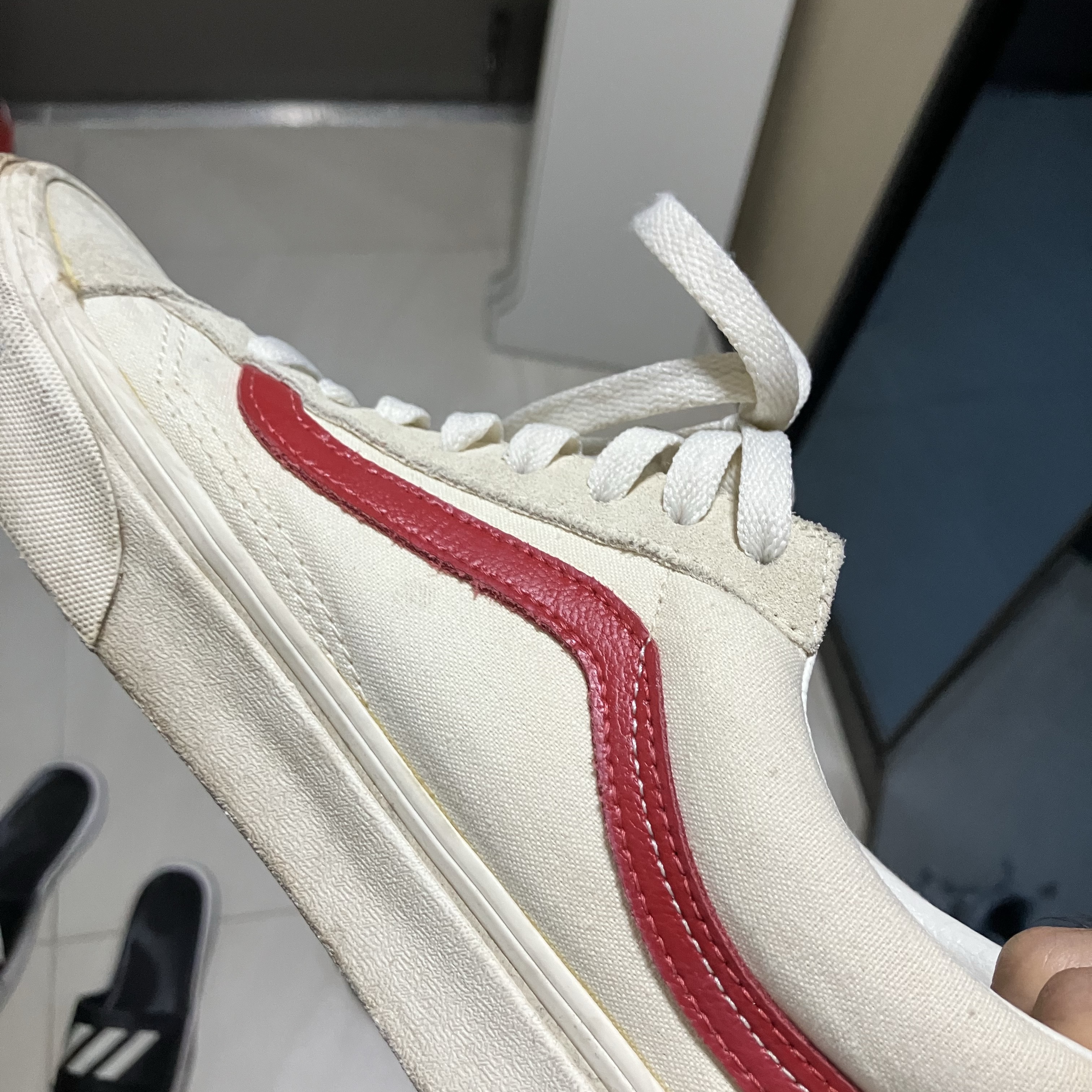 Vans Style 36 Marshmallow Racing Red 착용 스타일