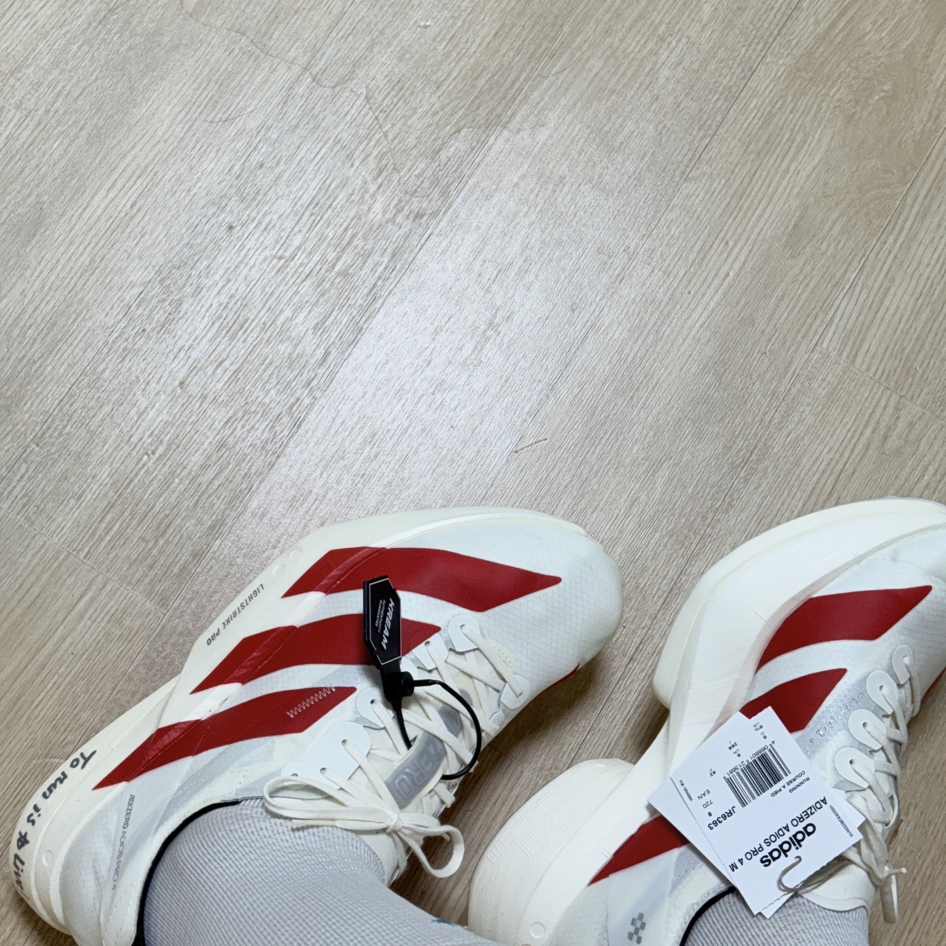 Adidas Adizero Adios Pro 4 Off White Better Scarlet 착용 스타일 - 3