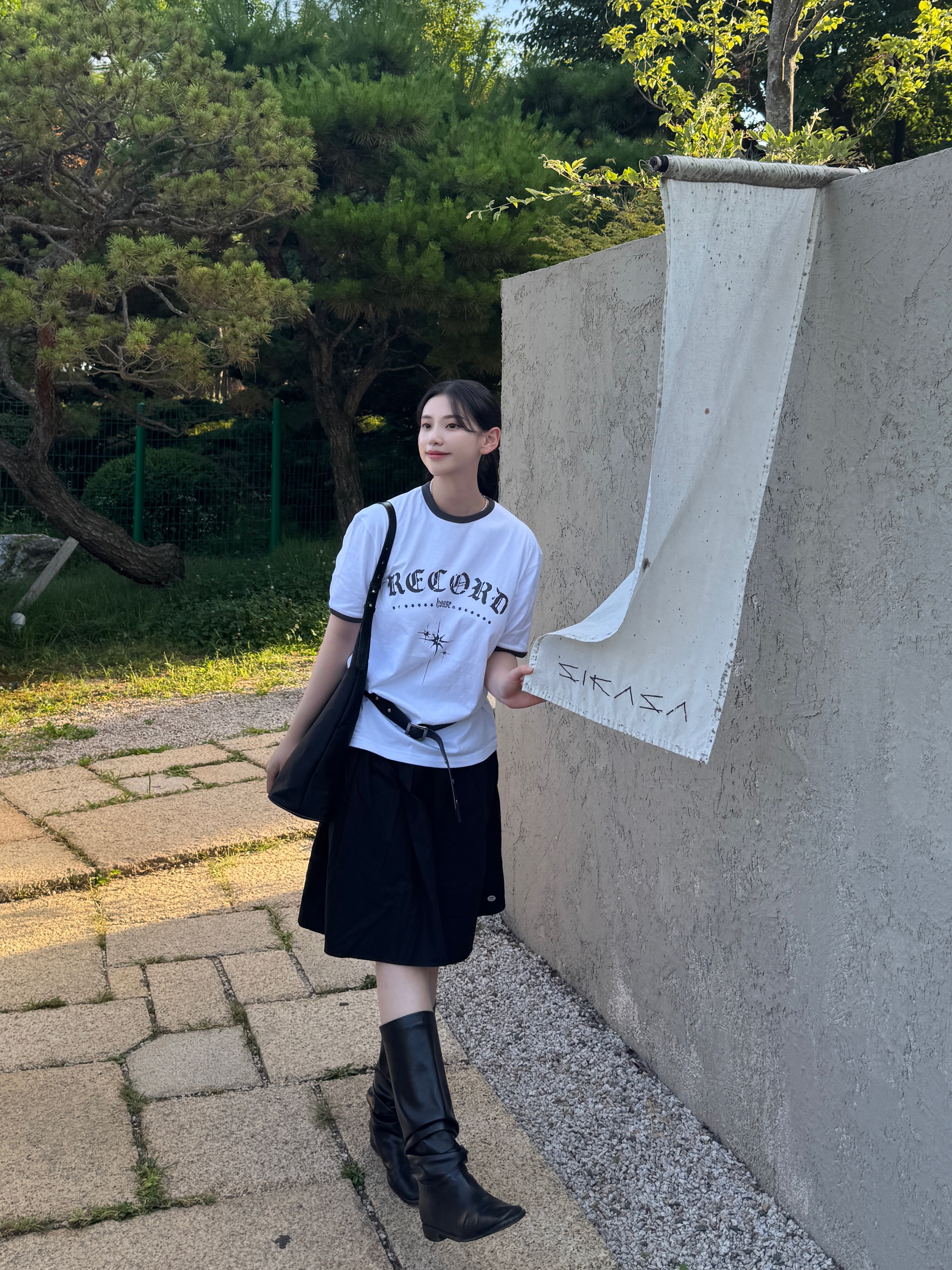 SLOW RECORD HOUSE Unisex RECORD Ringer Tee White 착용 스타일 - 1