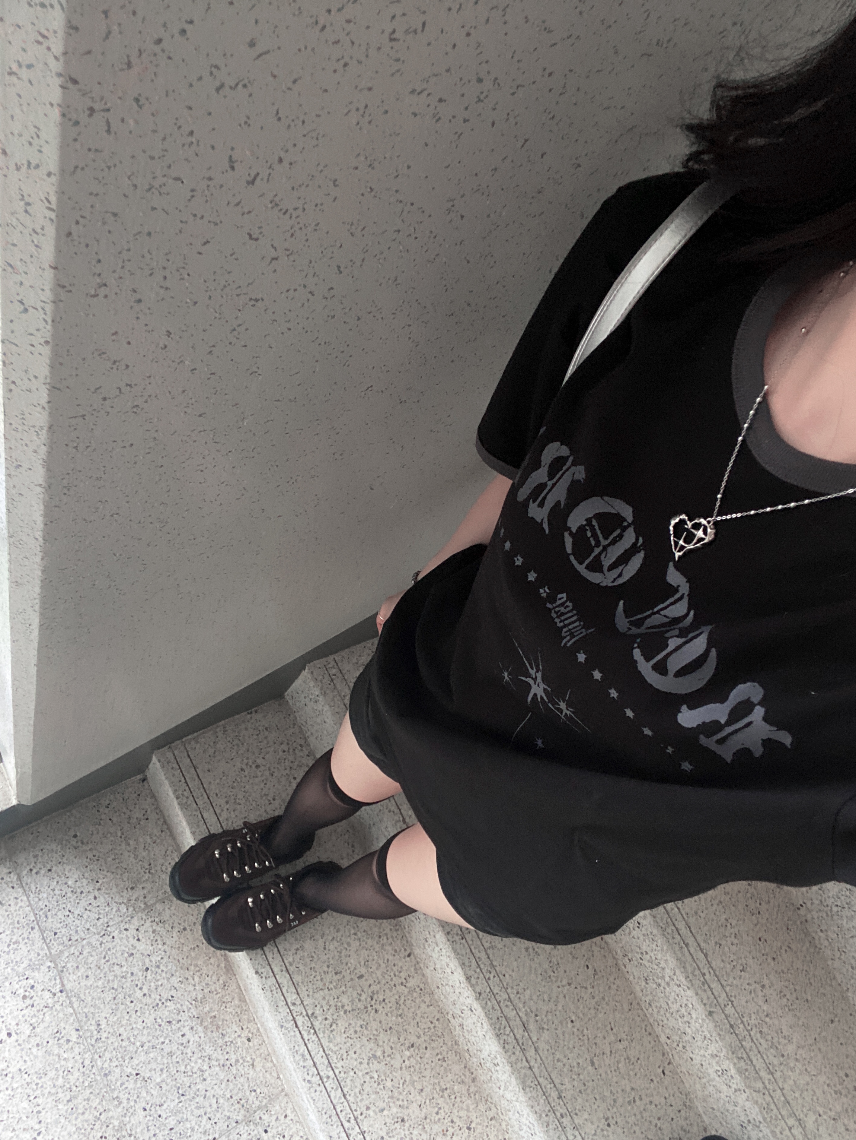 SLOW RECORD HOUSE Unisex RECORD Ringer Tee Black 착용 스타일 - 5