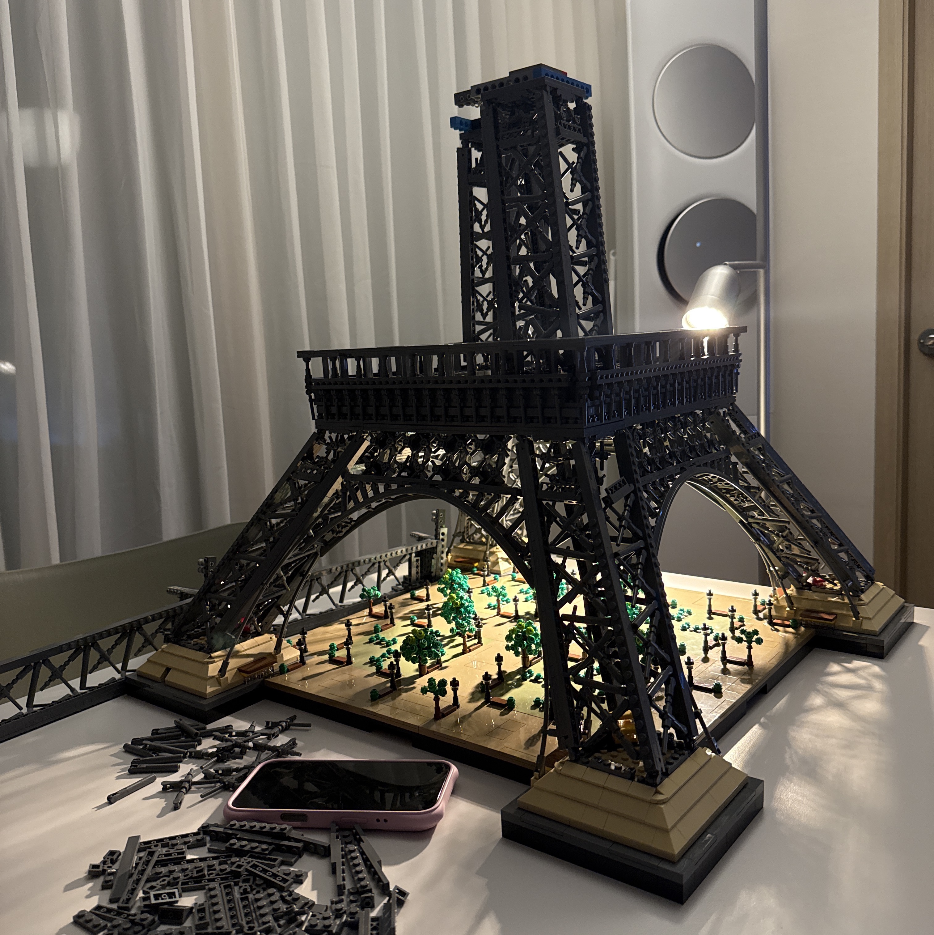 Lego The Eiffel Tower 착용 스타일