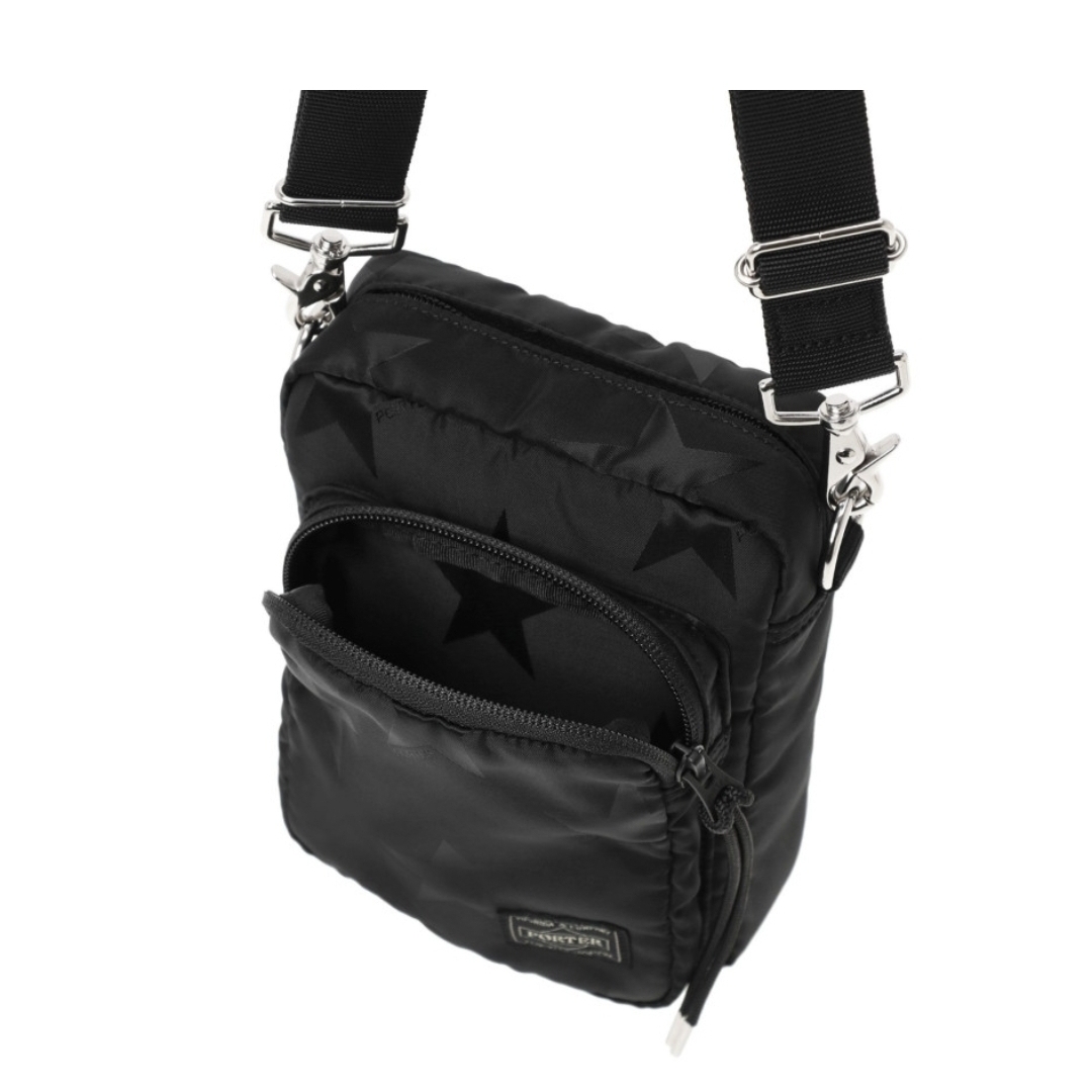 Porter Flag Vertical Shoulder Bag Black 착용 스타일 - 5
