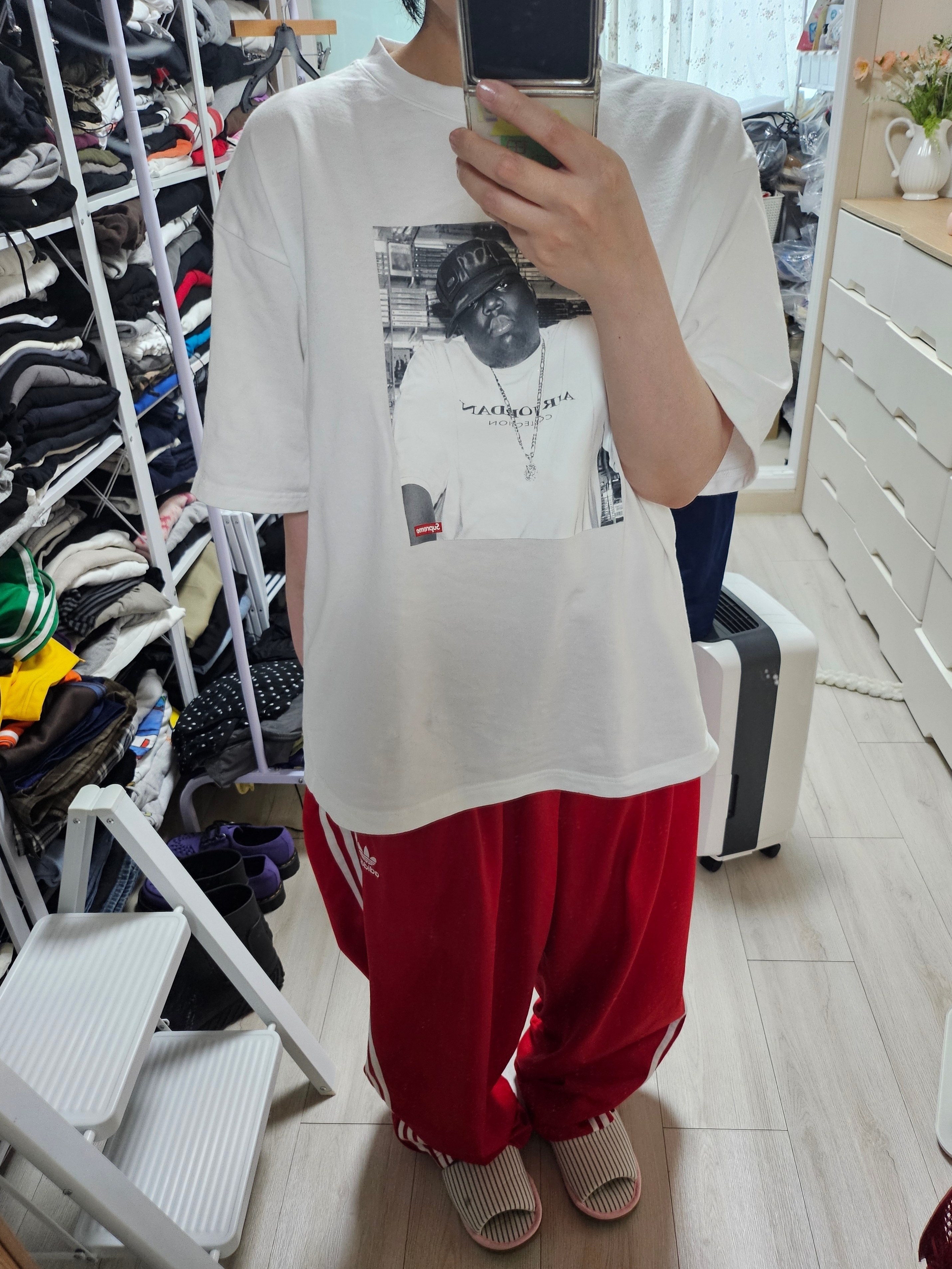 Supreme NBA Youngboy T-Shirt White - 23FW, Supreme x Jordan Biggie S/S Top White - 24FW 착용 스타일 - 2