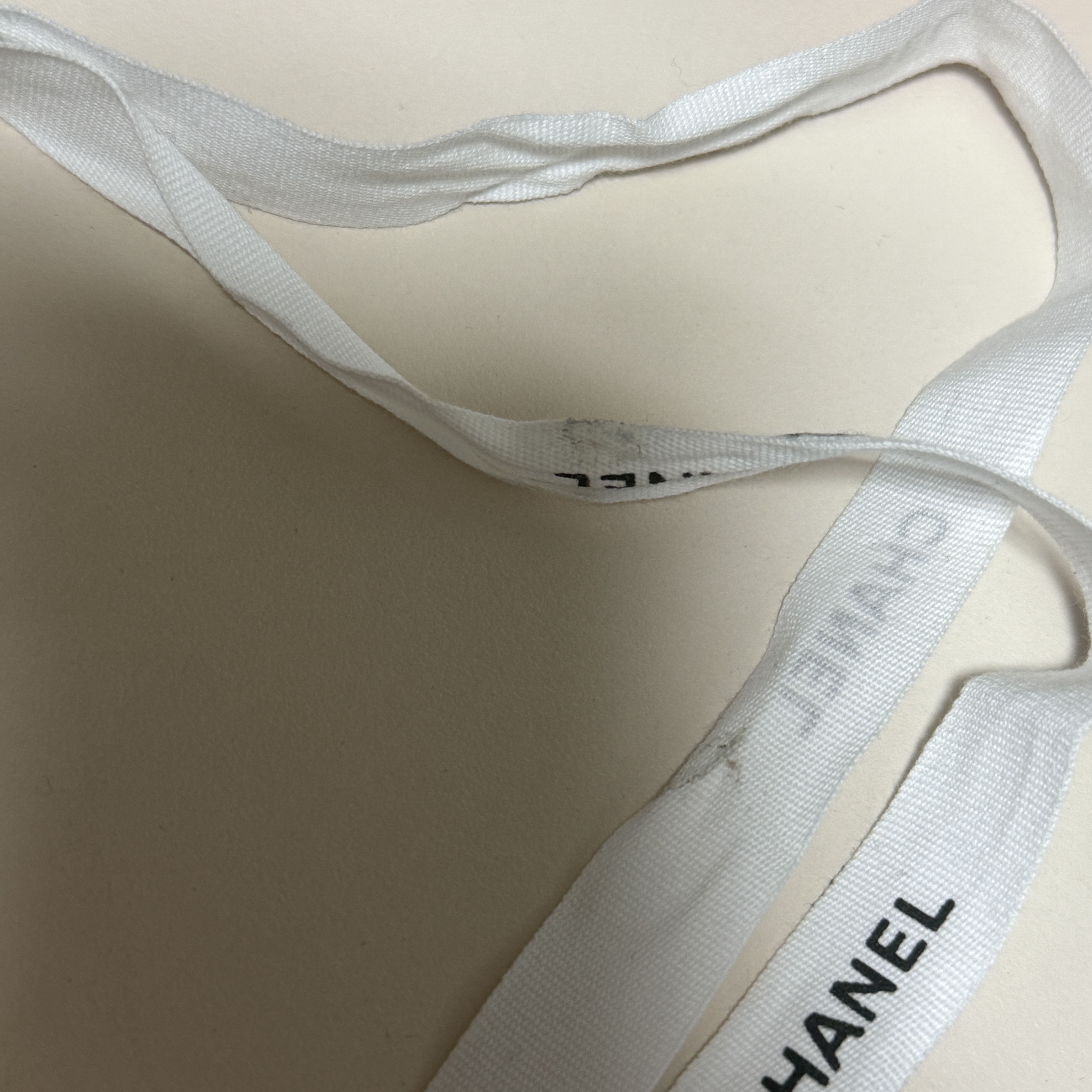 Chanel Classic Card Holder Grained Calfskin & Silver Black 착용 스타일 - 8