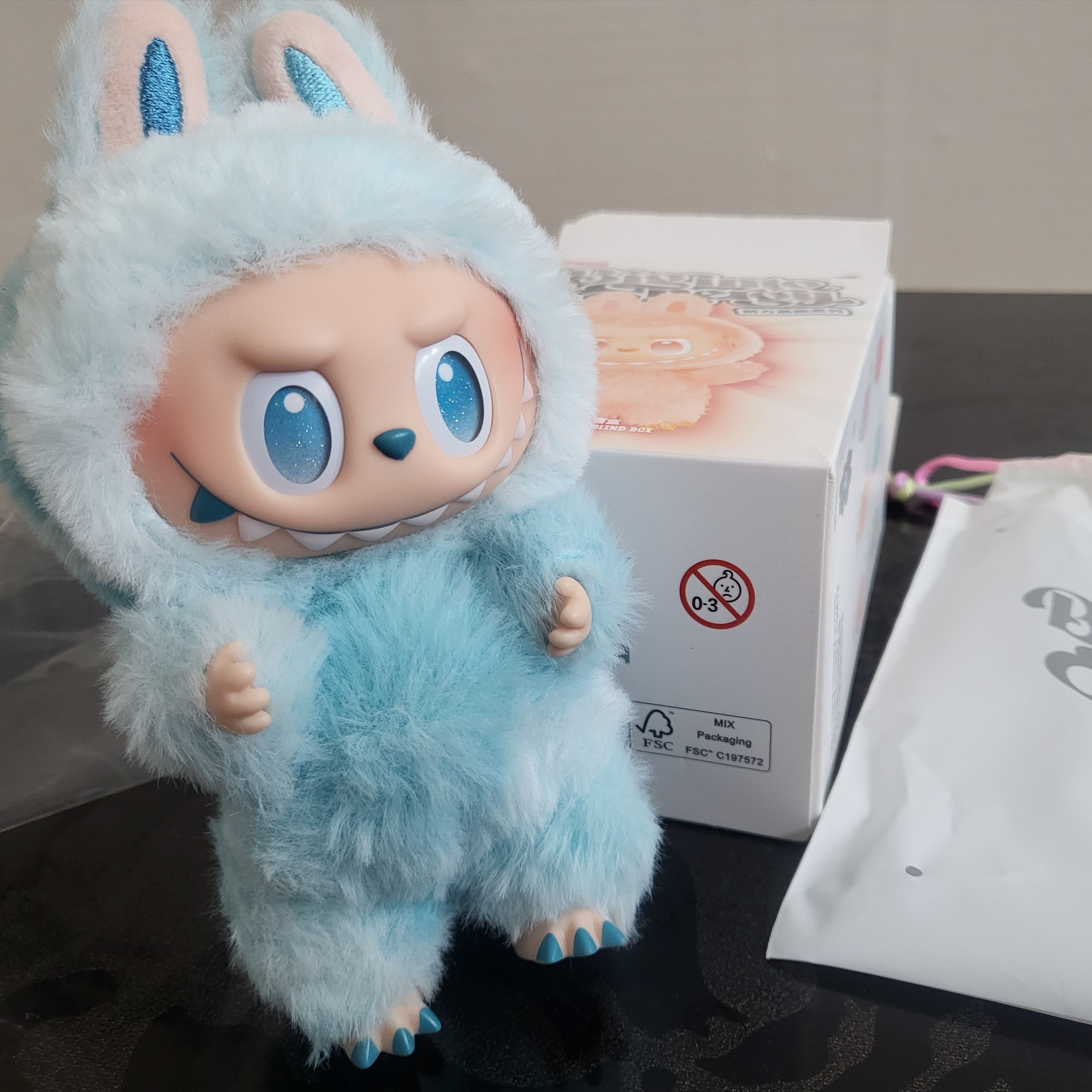 Pop Mart Labubu The Monsters Highlight Series Sealed Case (1 Blind Box) 착용 스타일