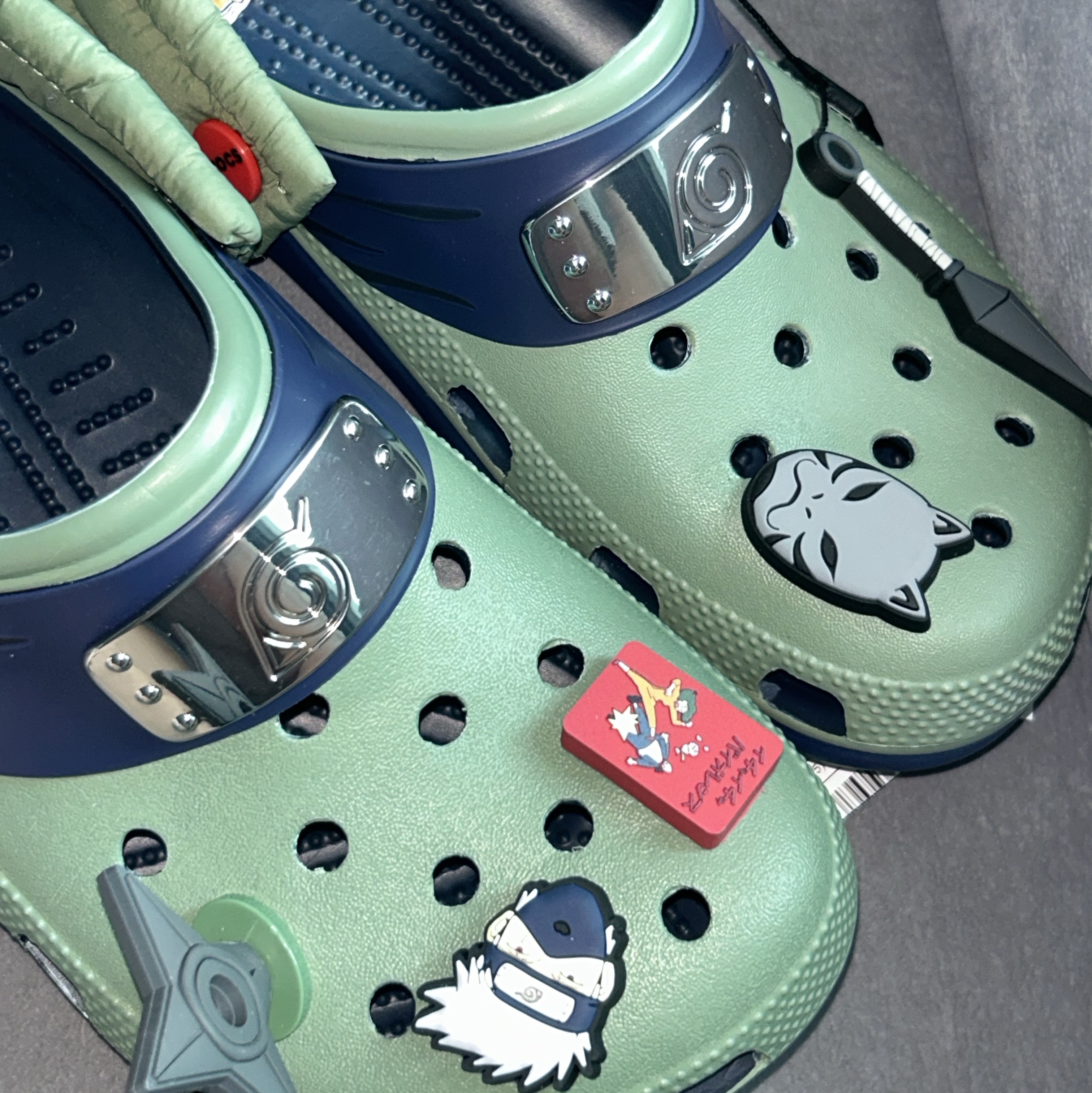 Crocs x Naruto Classic Clog Kakashi 착용 스타일