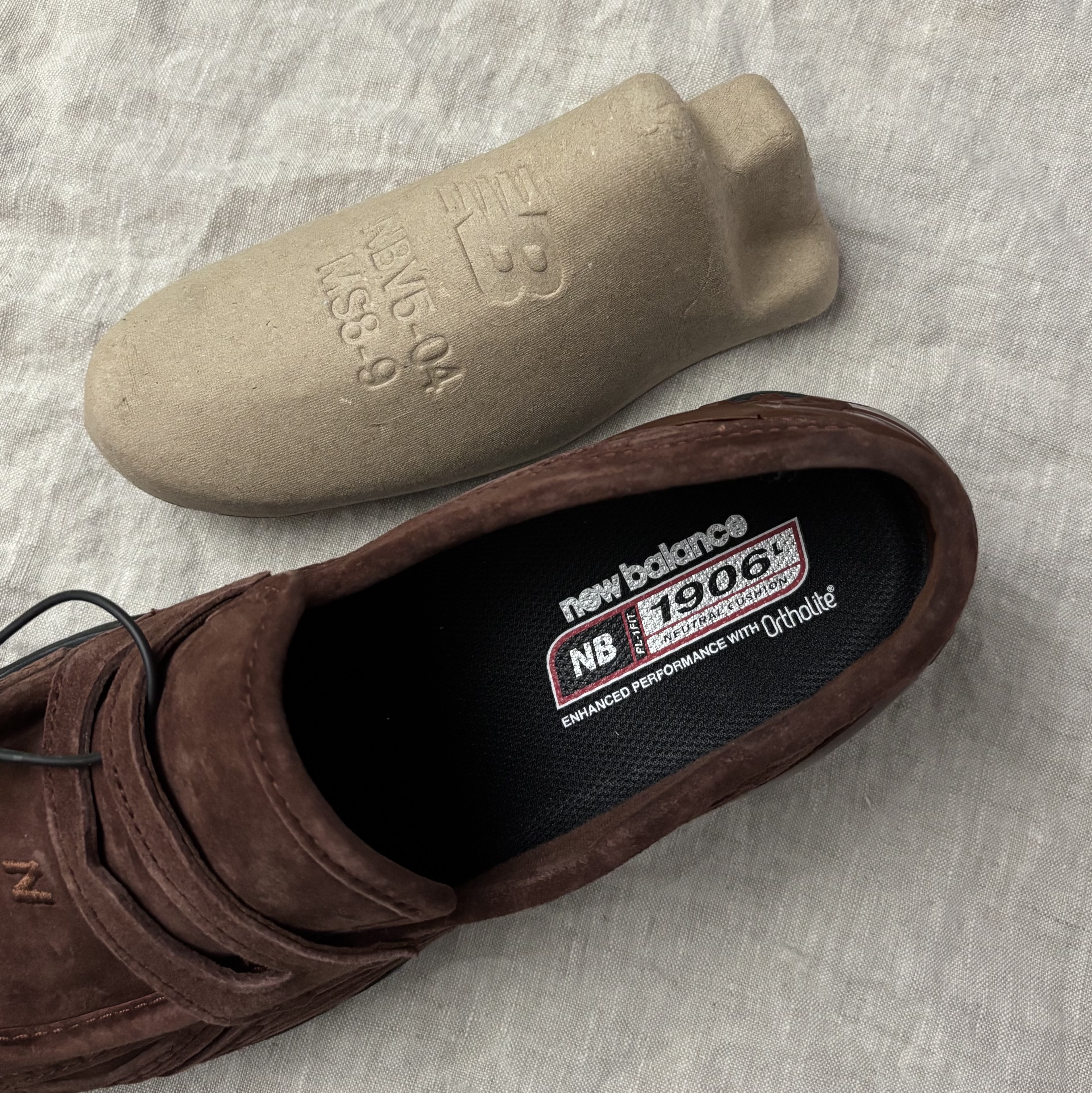 New Balance 1906L Rich Oak 착용 스타일 - 1