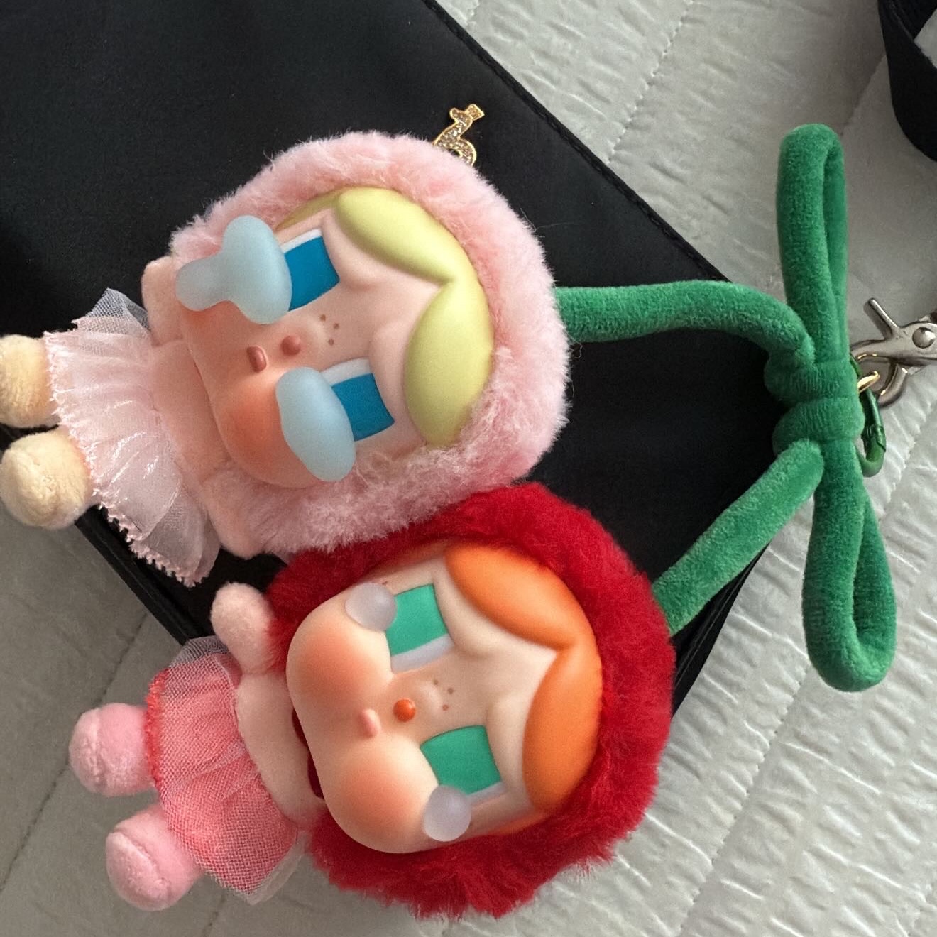 Pop Mart Crybaby Crying For Love Series Vinyl Plush 착용 스타일