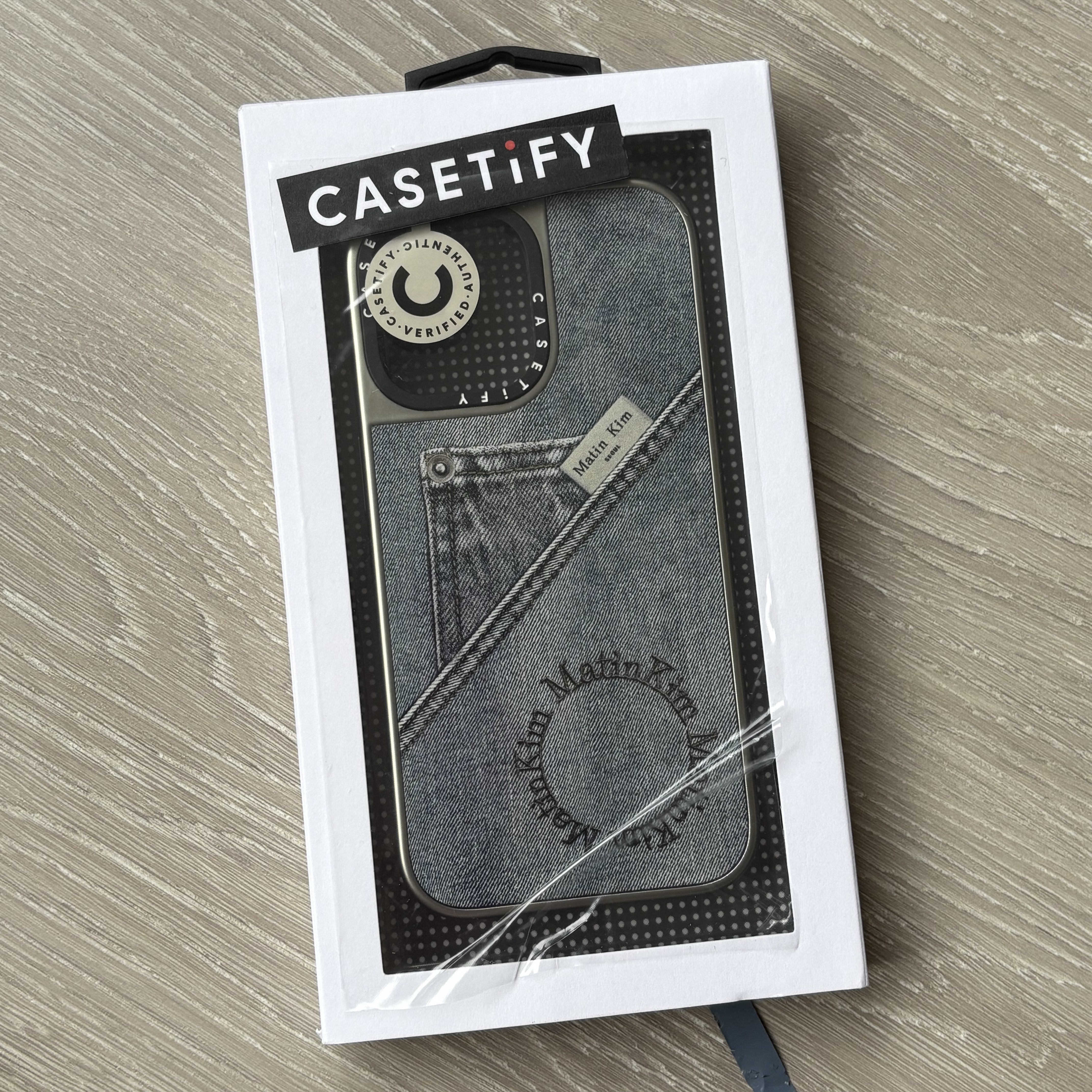 Casetify x Matin Kim iPhone Denim Pocket Magsafe Mirror Case Silver 착용 스타일 - 1