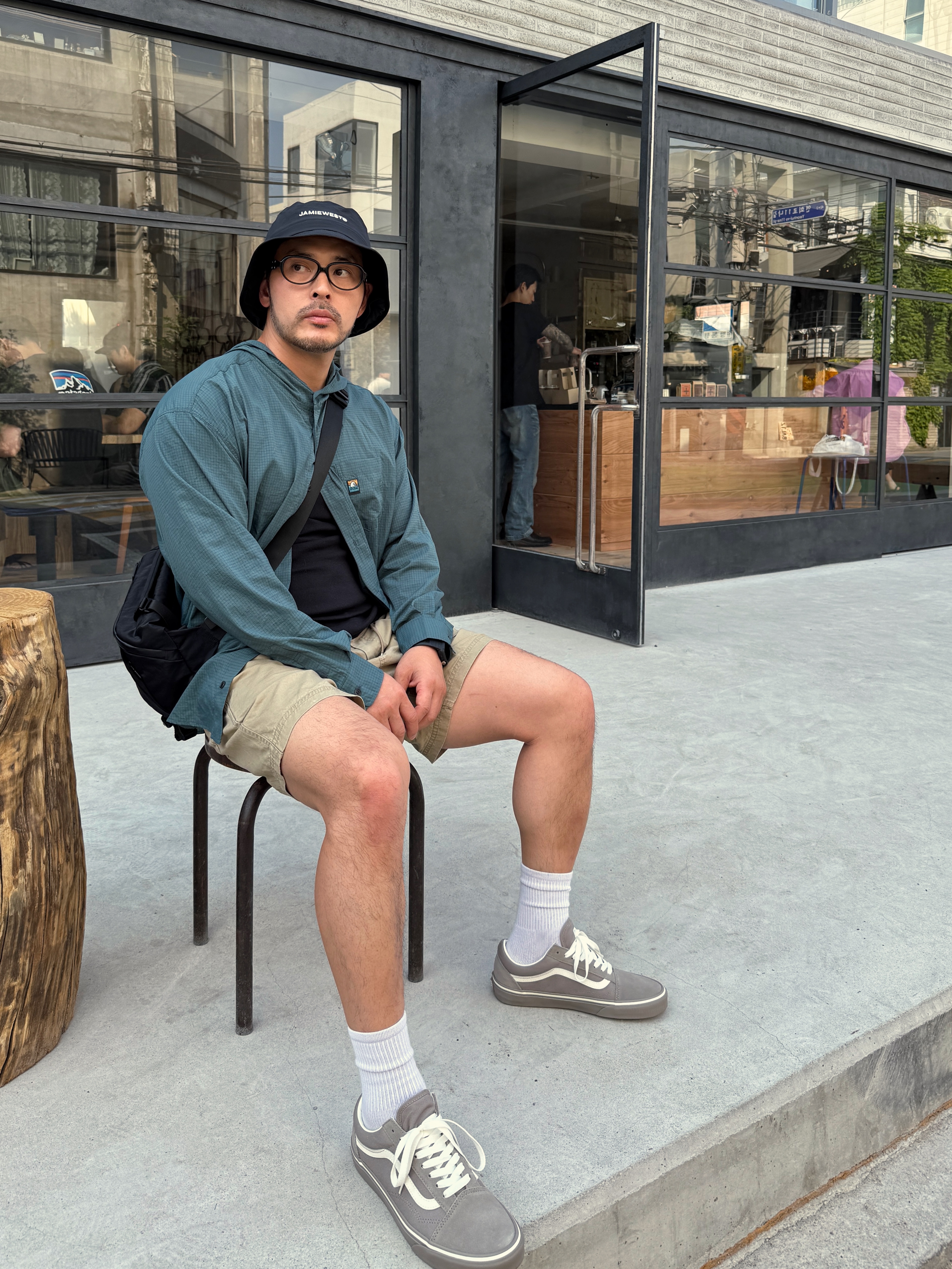 Vans Old Skool Pop Grey 착용 스타일 - 4