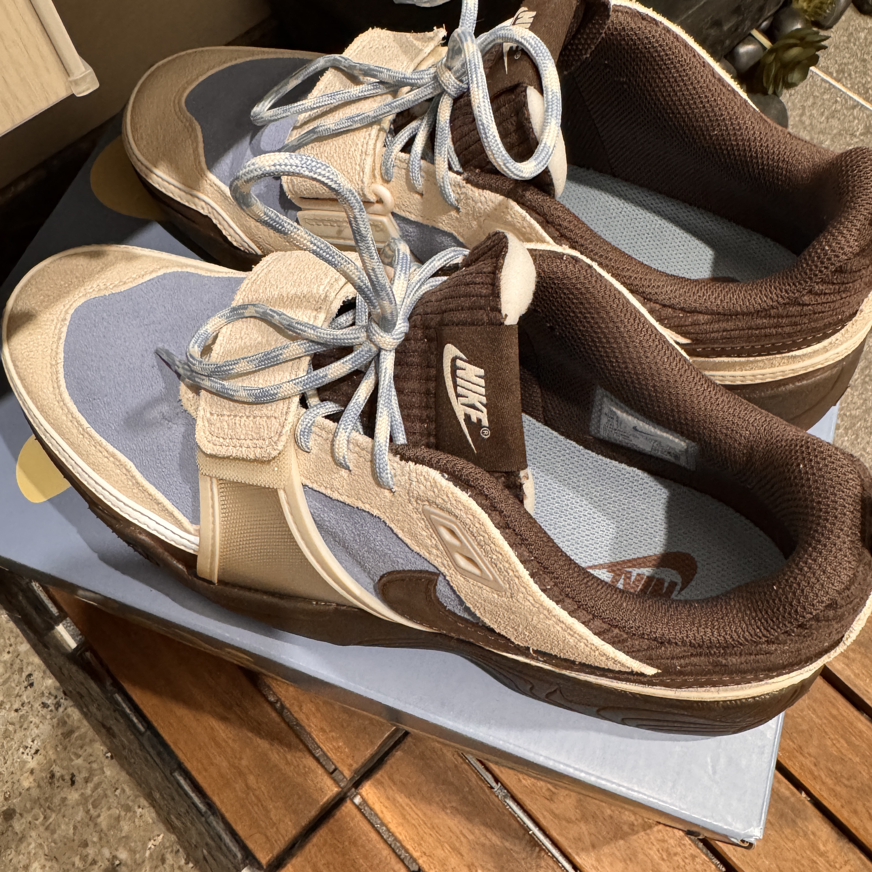 Nike x Travis Scott Zoom Field Jaxx Pale Ivory and Leche Blue 착용 스타일 - 1