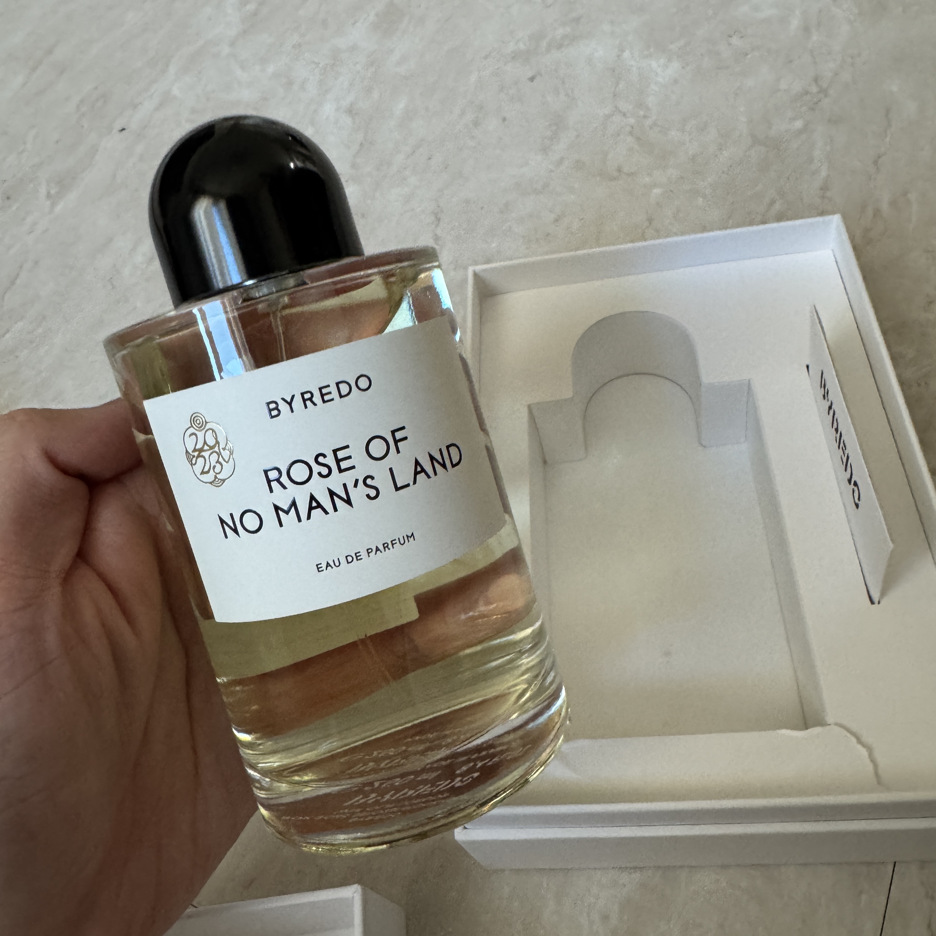 Byredo Rose of No Man's Land Eau De Parfum 250ml 착용 스타일 - 8