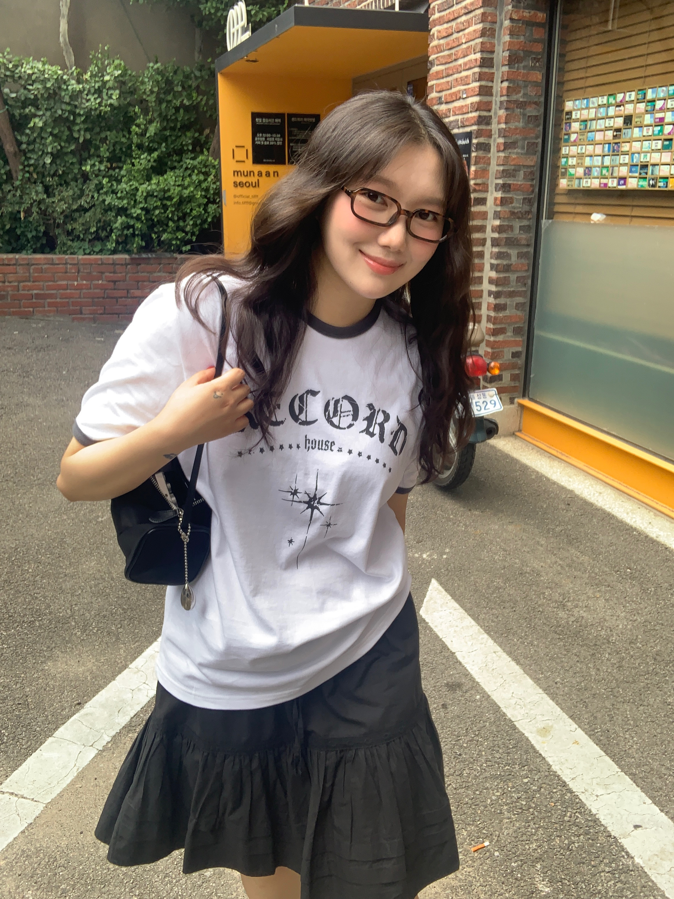 SLOW RECORD HOUSE Unisex RECORD Ringer Tee White 착용 스타일 - 10