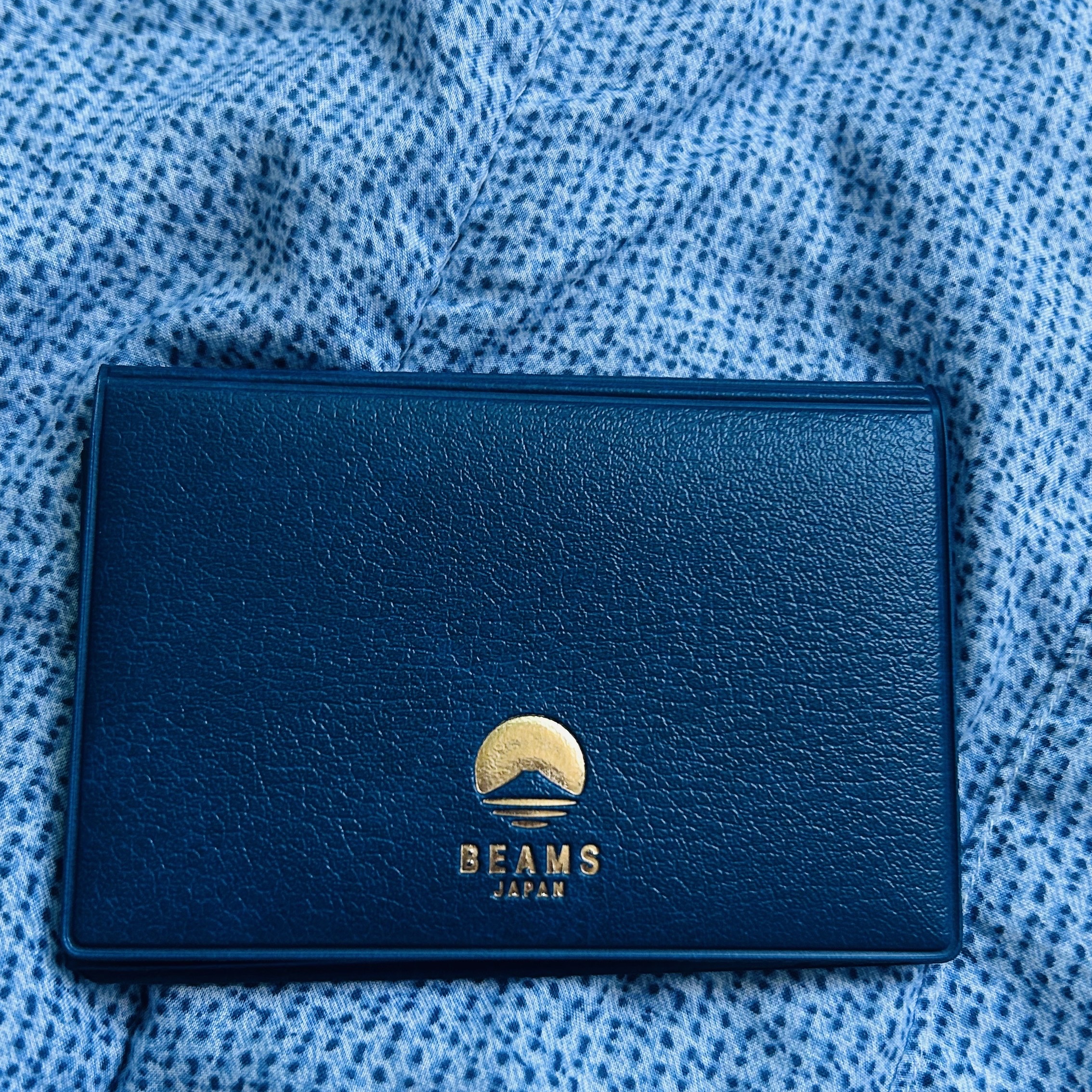 Beams x Hightide Special Order Pass & Card Case Navy 착용 스타일 - 1