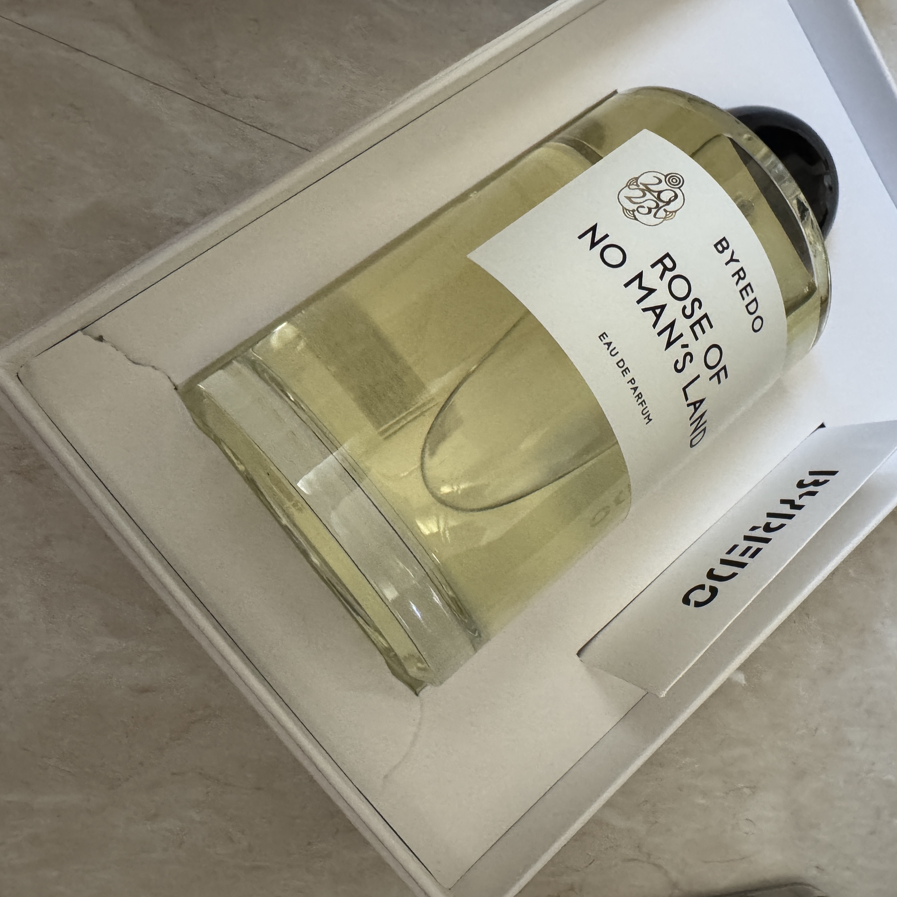 Byredo Rose of No Man's Land Eau De Parfum 250ml 착용 스타일 - 7