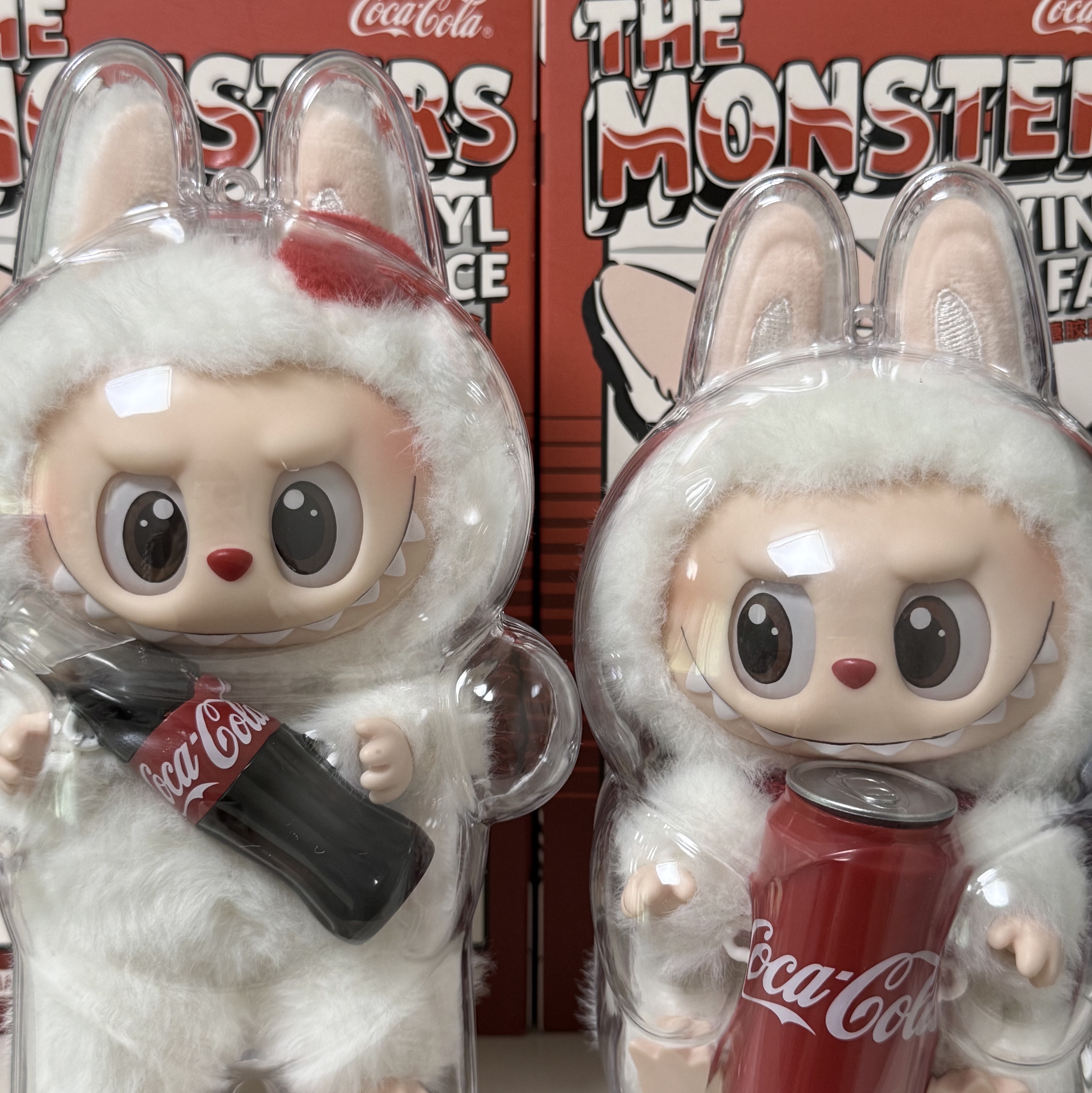 Pop Mart Labubu Coca Cola Series Keyring Sealed Case (6 Blind Boxes), Pop Mart Labubu Coca Cola Series Keyring Sealed Case (1 Blind Box) 착용 스타일