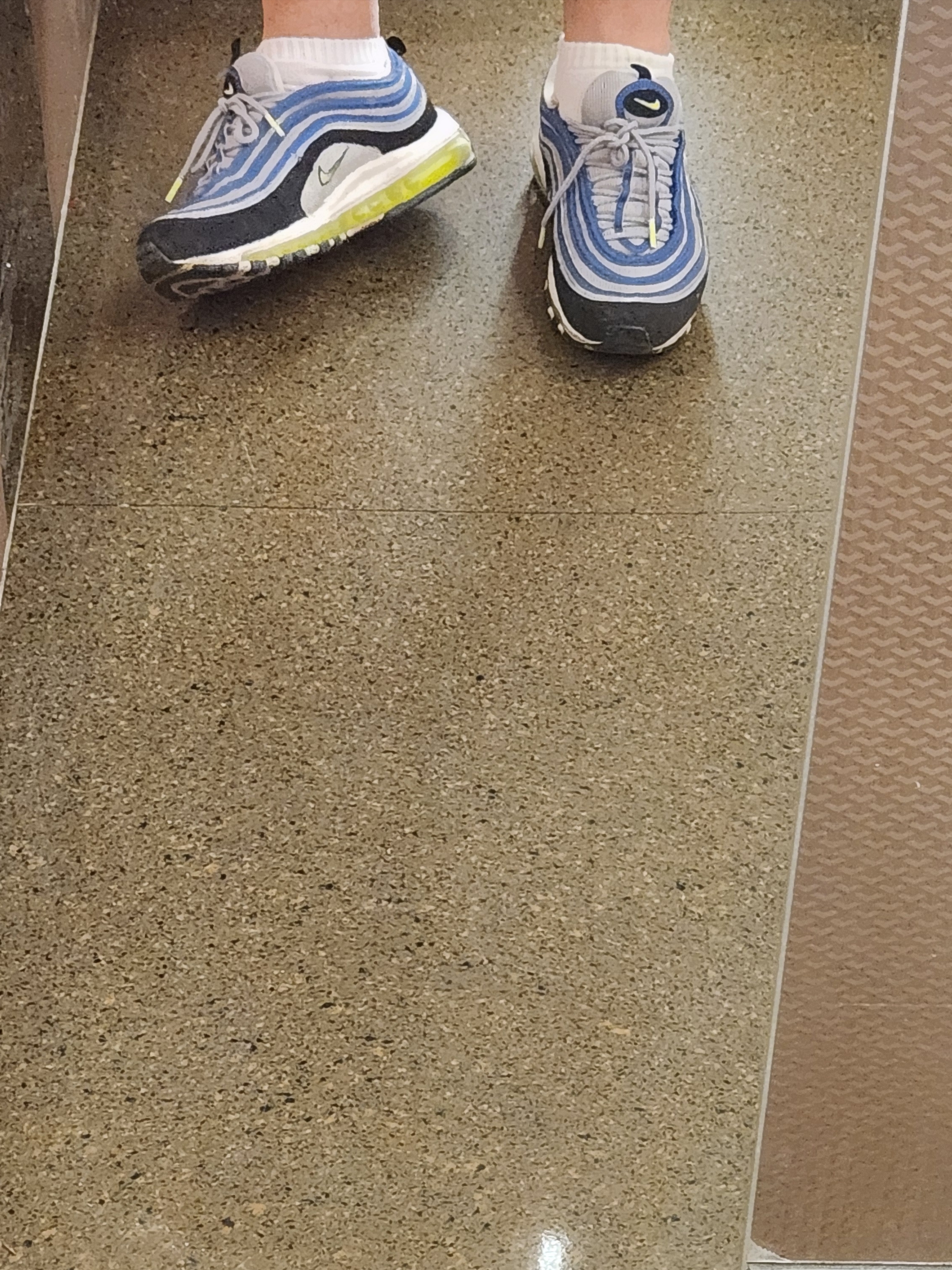 Nike Air Max 97 OG Atlantic Blue and Voltage Yellow 착용 스타일