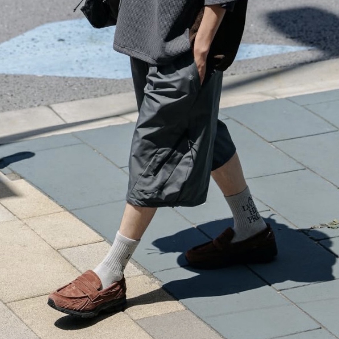 New Balance 1906L Rich Oak 착용 스타일 - 3