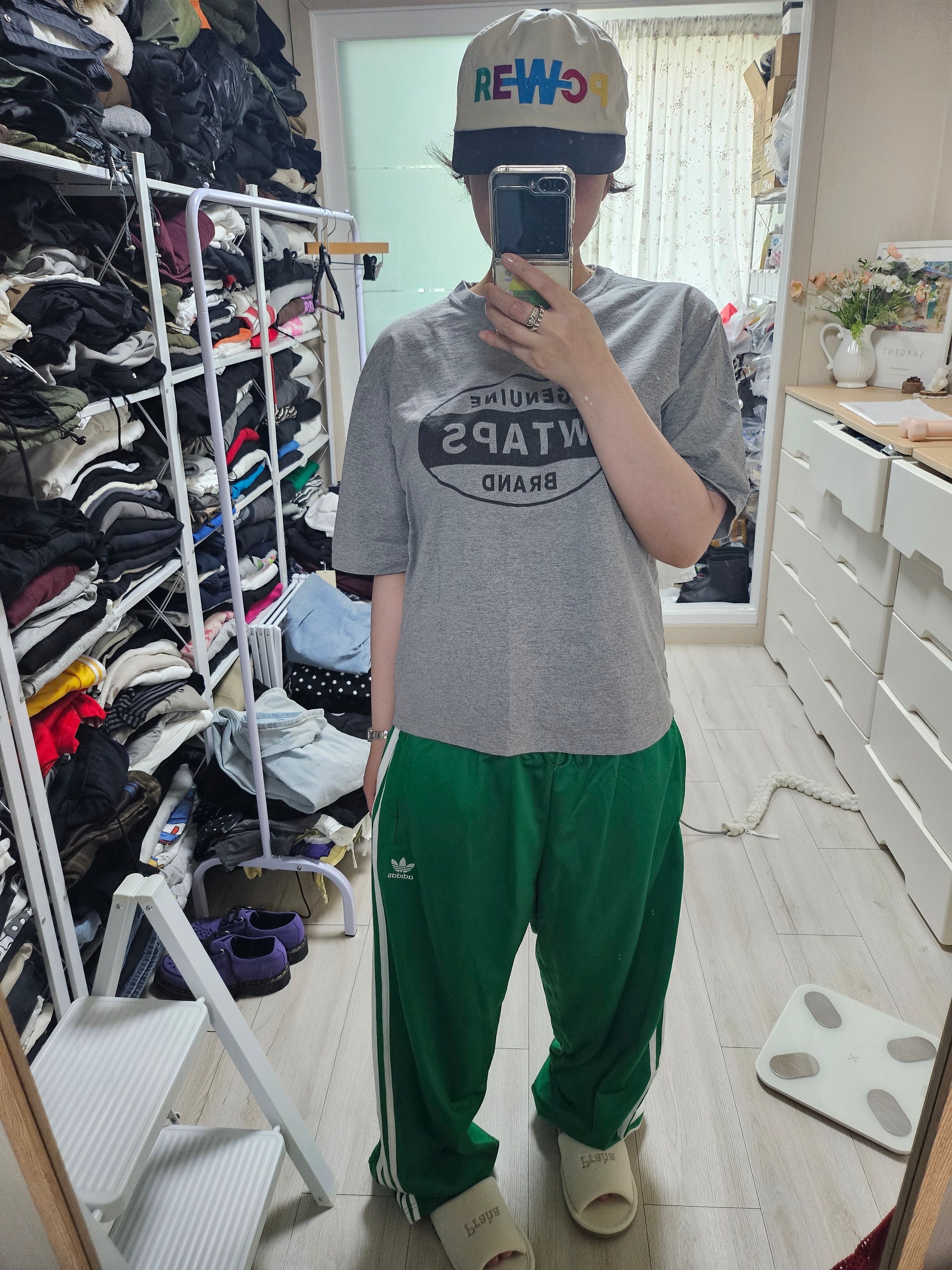 Supreme NBA Youngboy T-Shirt White - 23FW, Supreme x Jordan Biggie S/S Top White - 24FW 착용 스타일 - 6