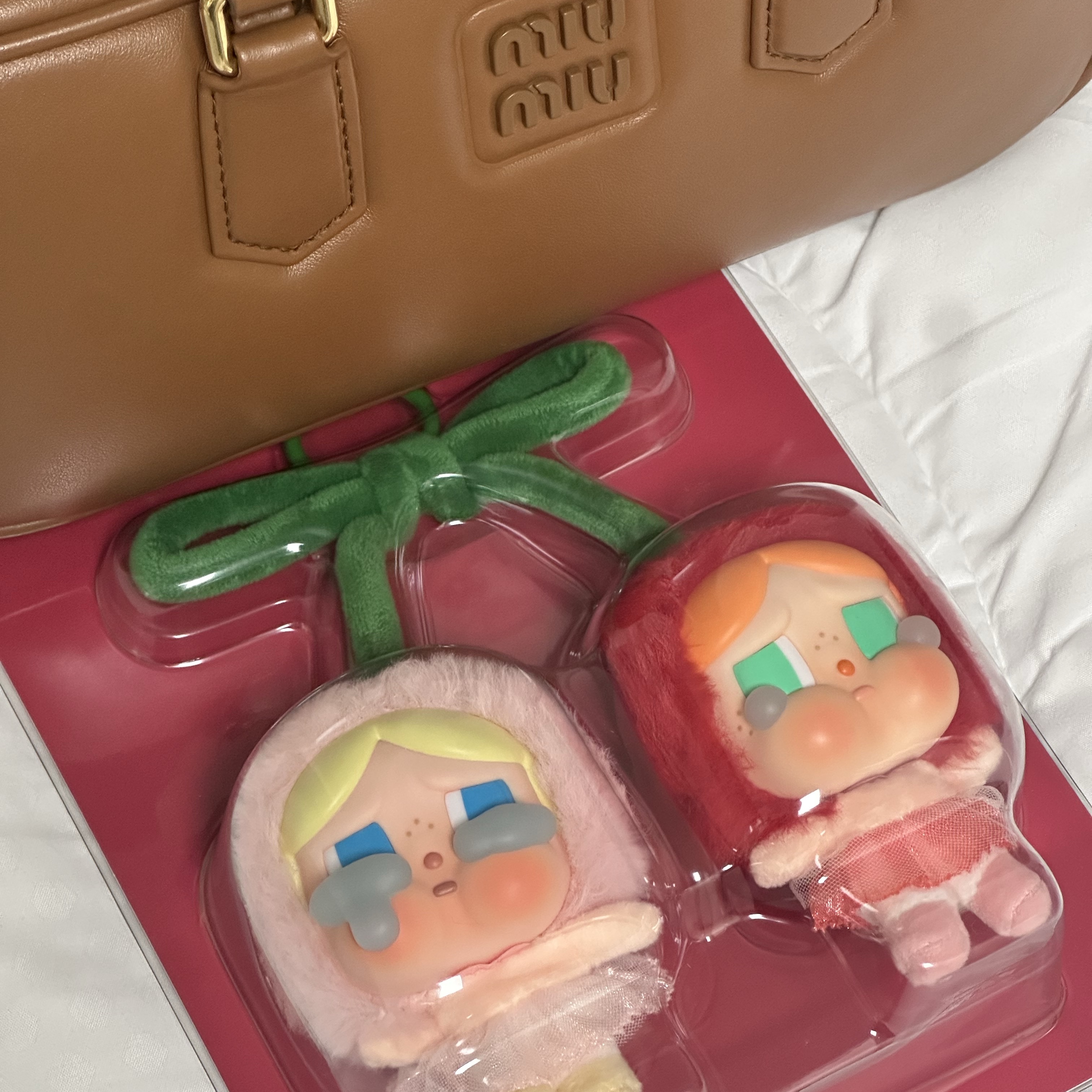 Pop Mart Crybaby Crying For Love Series Vinyl Plush 착용 스타일