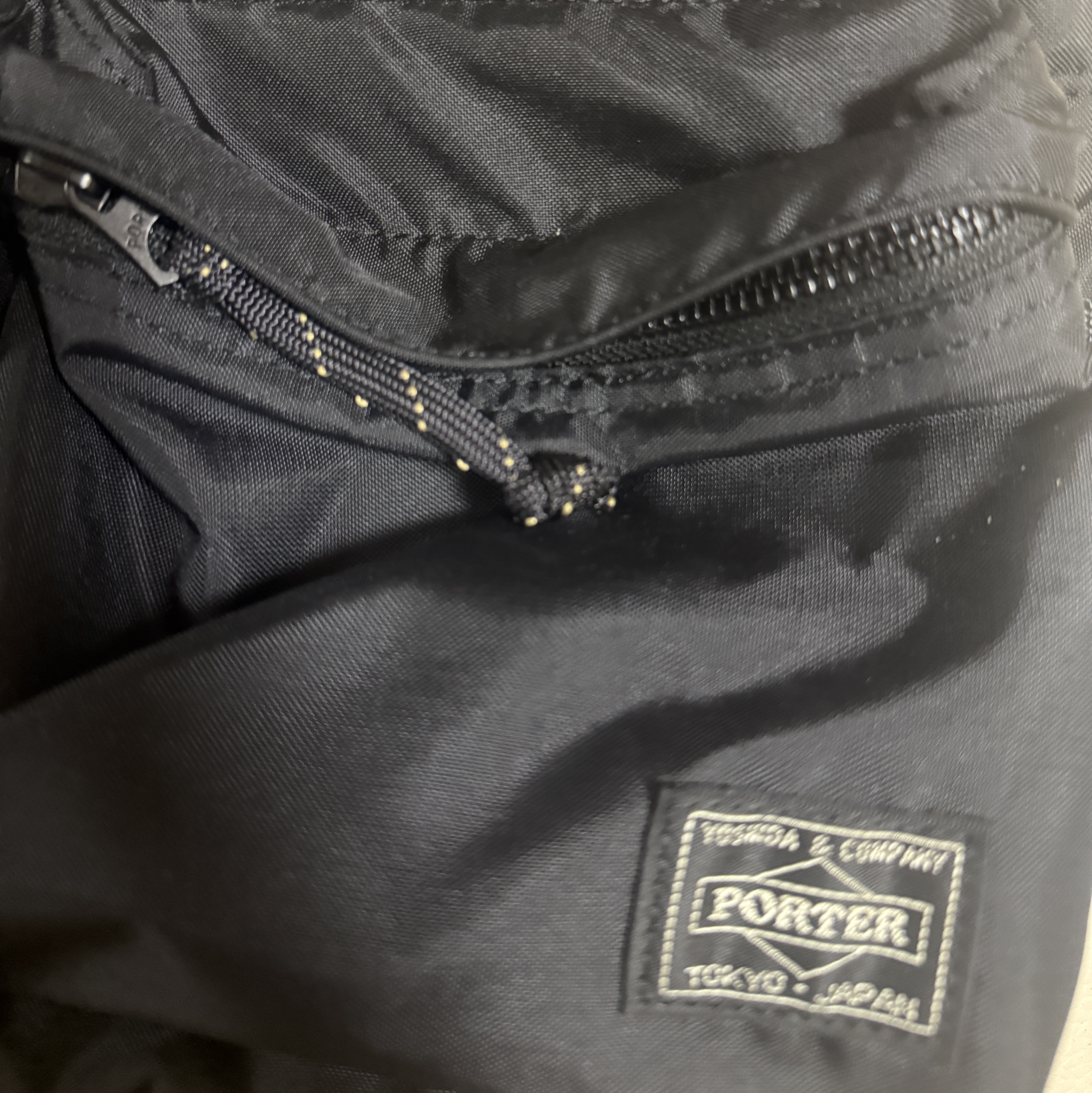 Porter Force Shoulder Bag S Black 착용 스타일