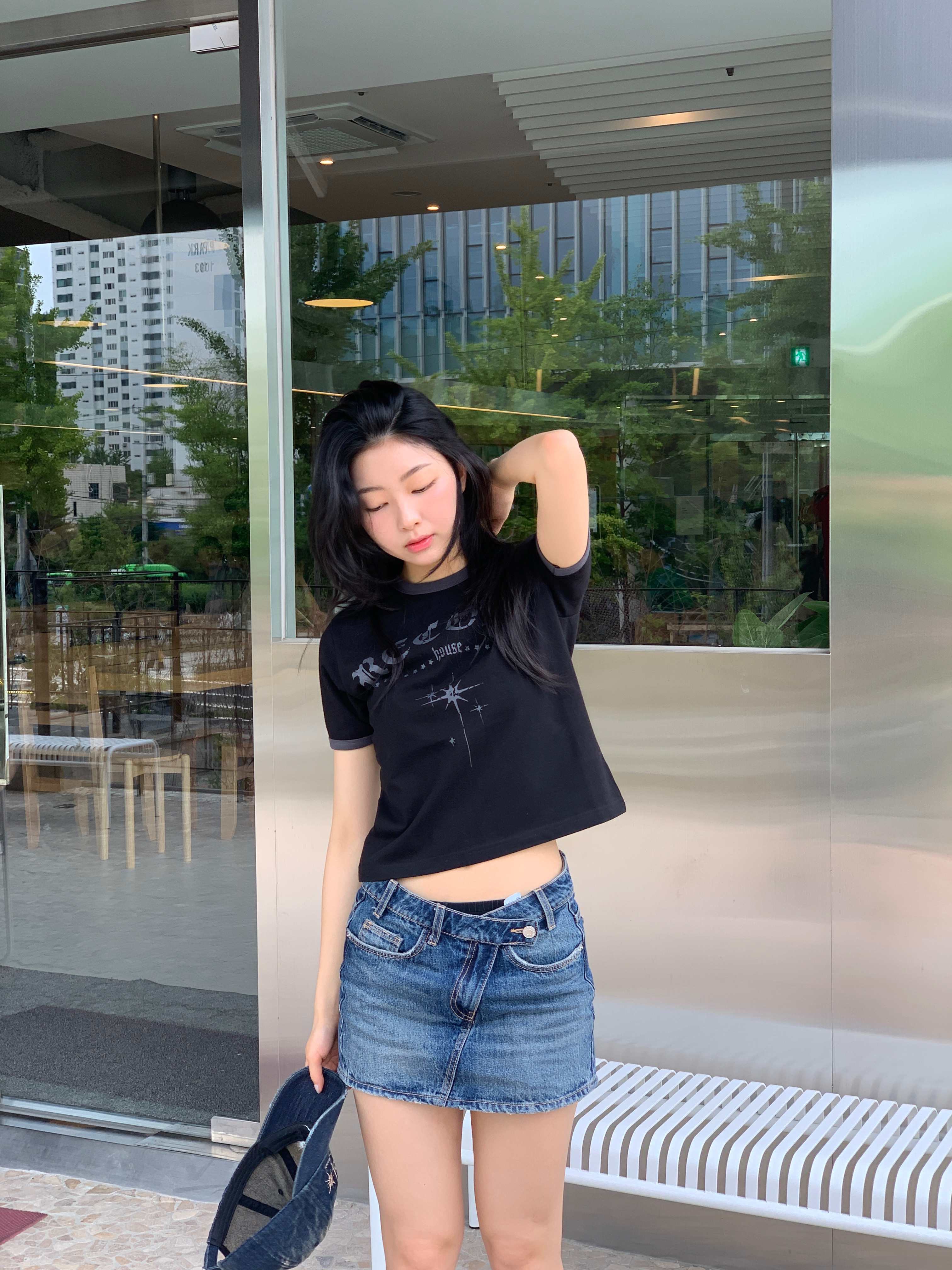SLOW RECORD HOUSE Unisex RECORD Ringer Tee Black 착용 스타일 - 4