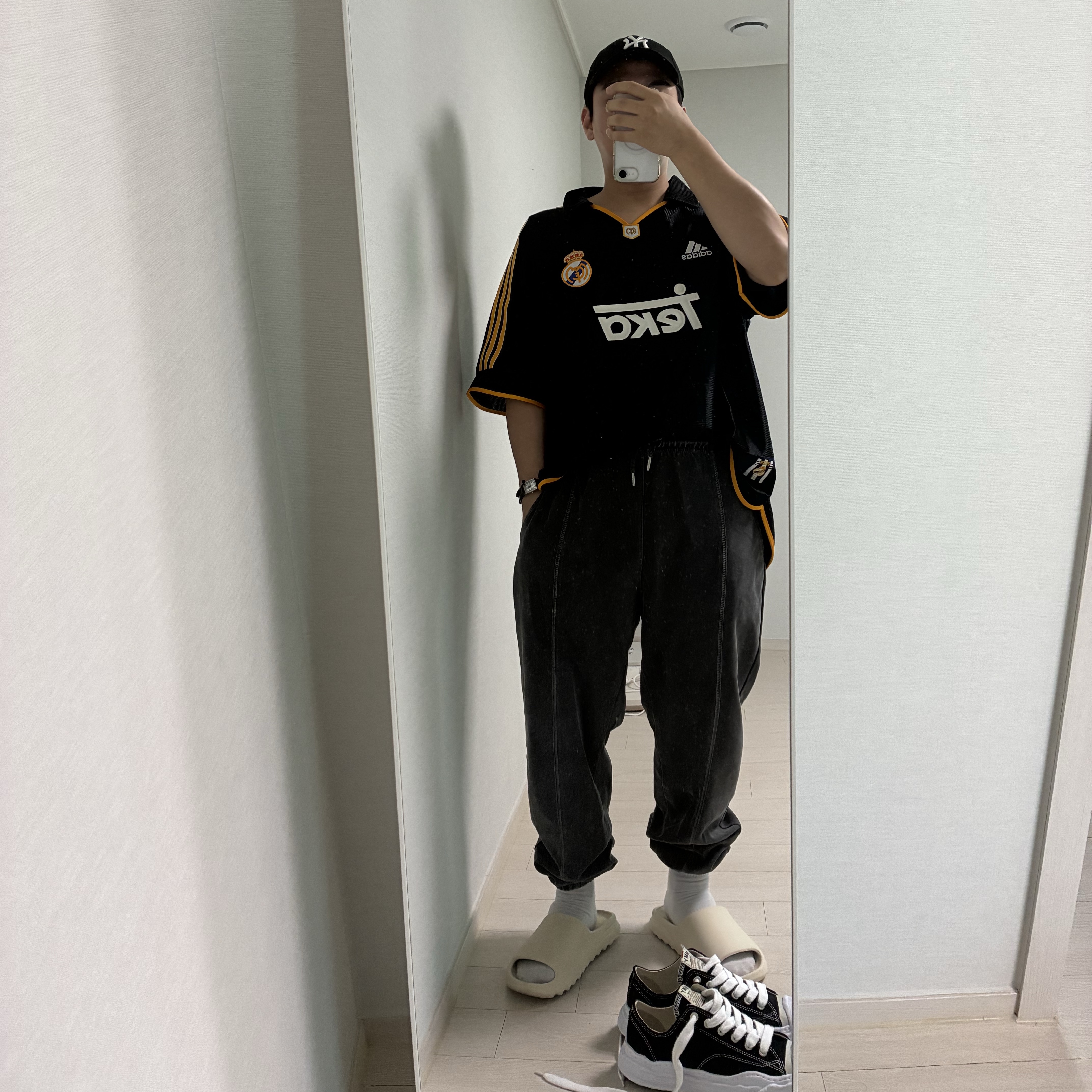 Maison Mihara Yasuhiro Hank OG Sole Canvas Low-top Sneakers Black, Casio LTP-V007L-7B1 착용 스타일
