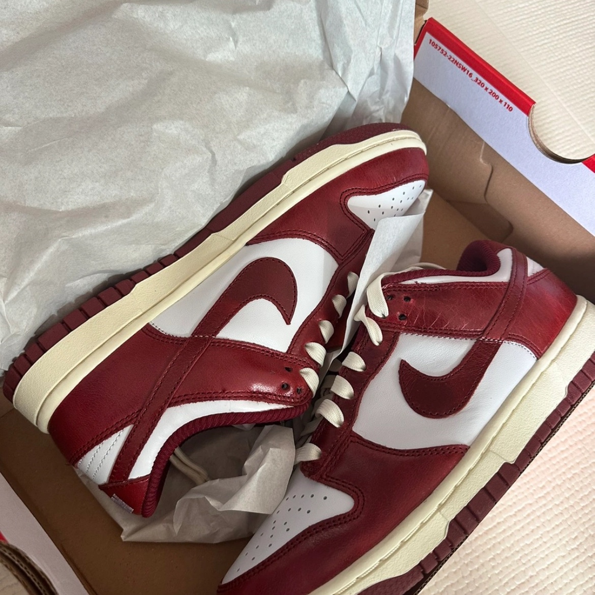 (W) Nike Dunk Low Retro PRM Team Red and White 착용 스타일