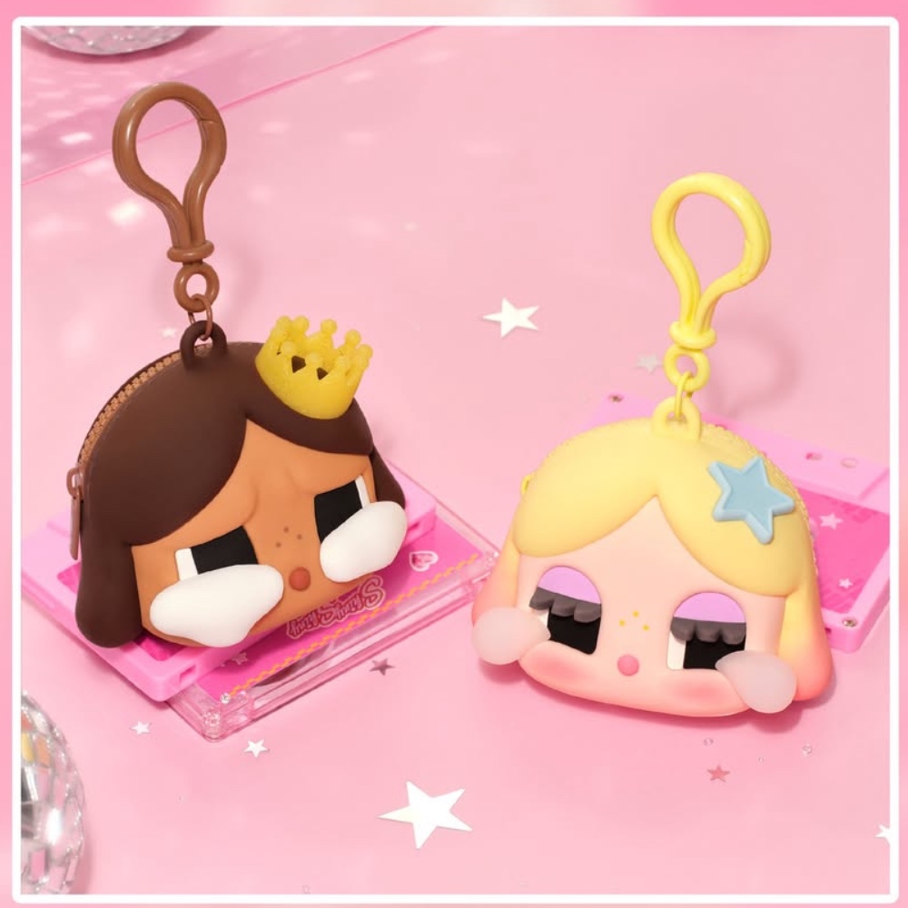 Pop Mart Crybaby Shiny Shiny Series Earphone Case Brown, Pop Mart Crybaby Shiny Shiny Series Earphone Case Gold 착용 스타일 - 2
