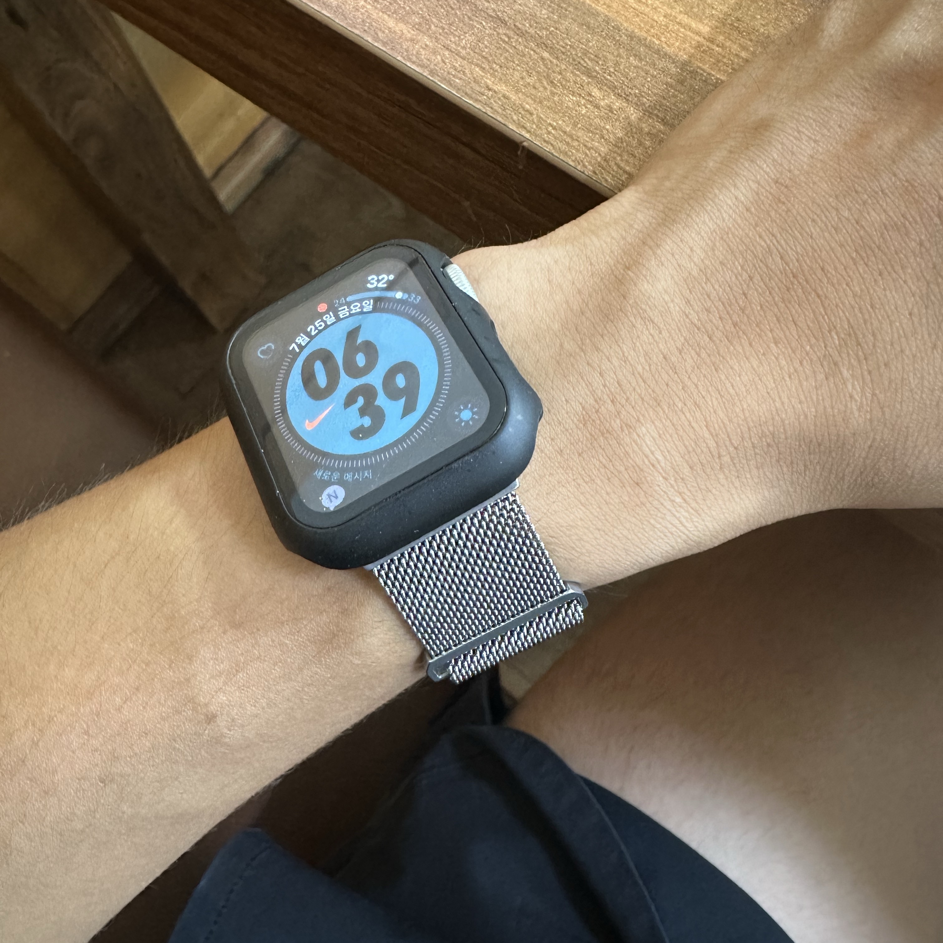 Apple Watch SE 2024 40mm GPS Silver Aluminium Case with Sport Band S/M Denim (Korean Ver.) 착용 스타일