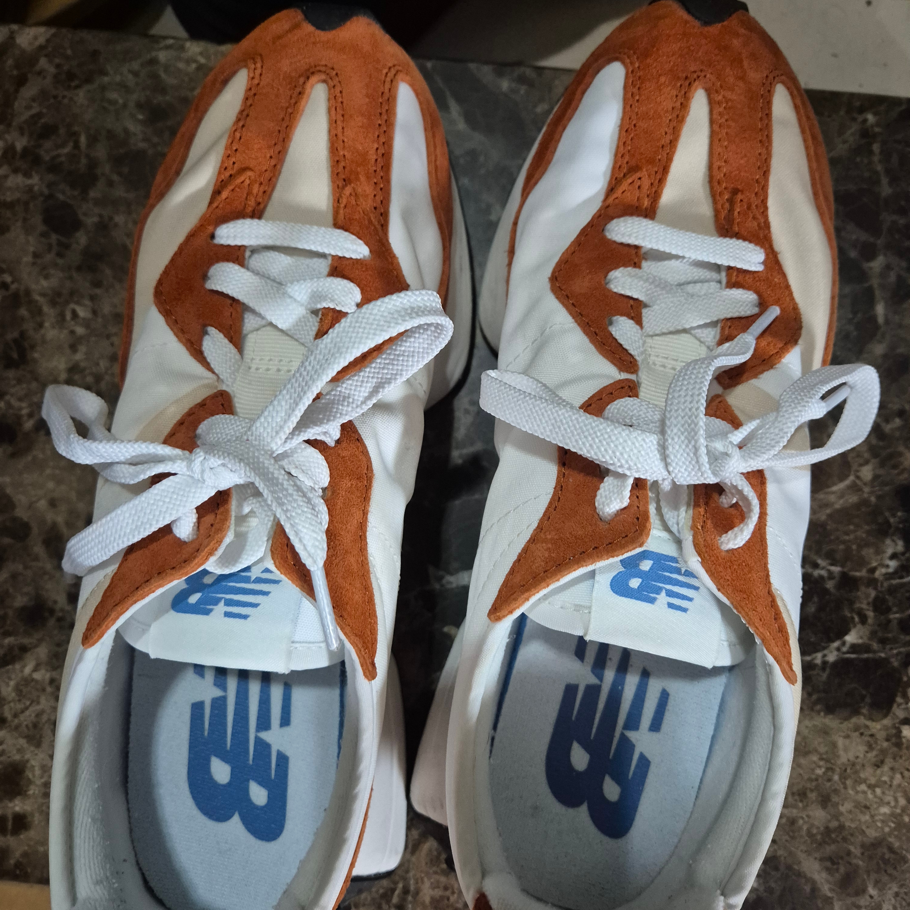 New Balance 327 Rust Oxide Orange 착용 스타일
