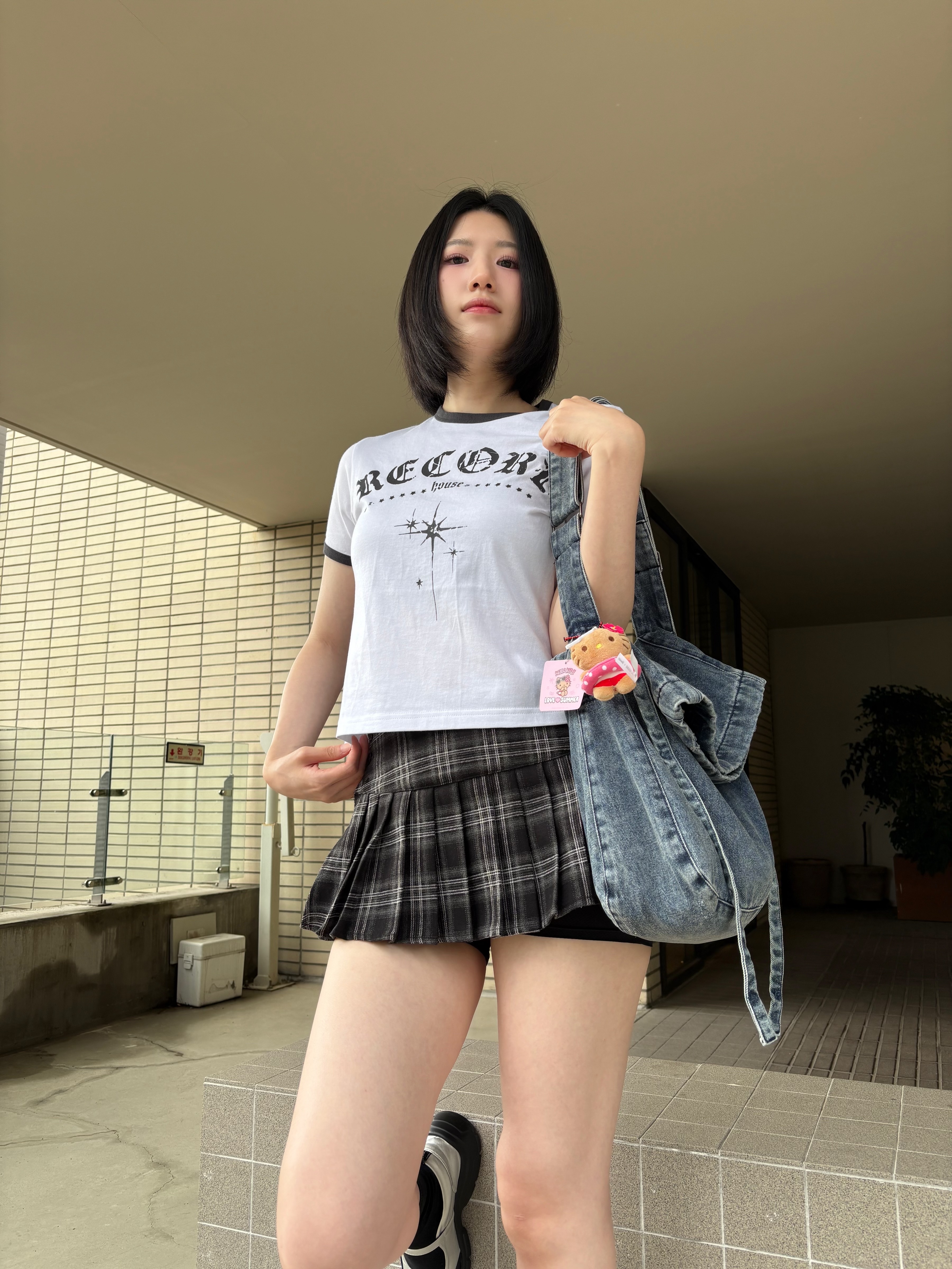 SLOW RECORD HOUSE Unisex RECORD Ringer Tee White 착용 스타일 - 3