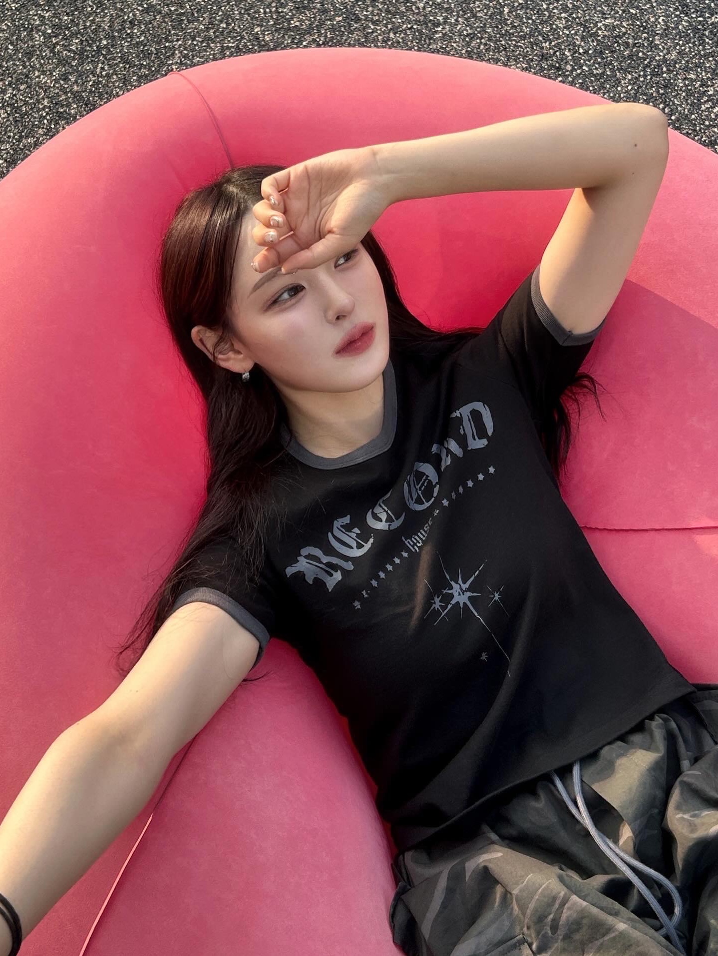 SLOW RECORD HOUSE Unisex RECORD Ringer Tee Black 착용 스타일 - 2