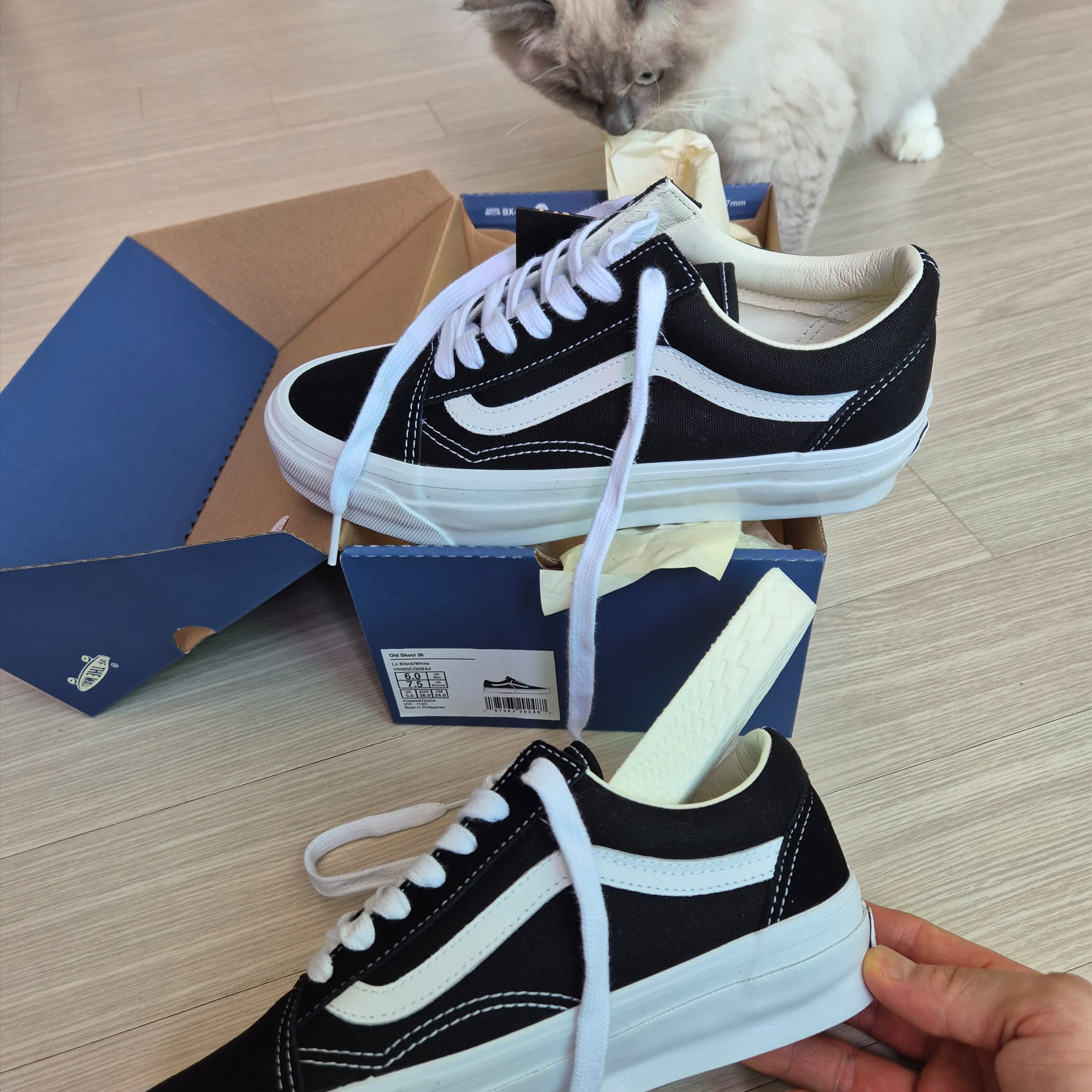 Vans Old Skool 36 LX Black White 착용 스타일 - 1